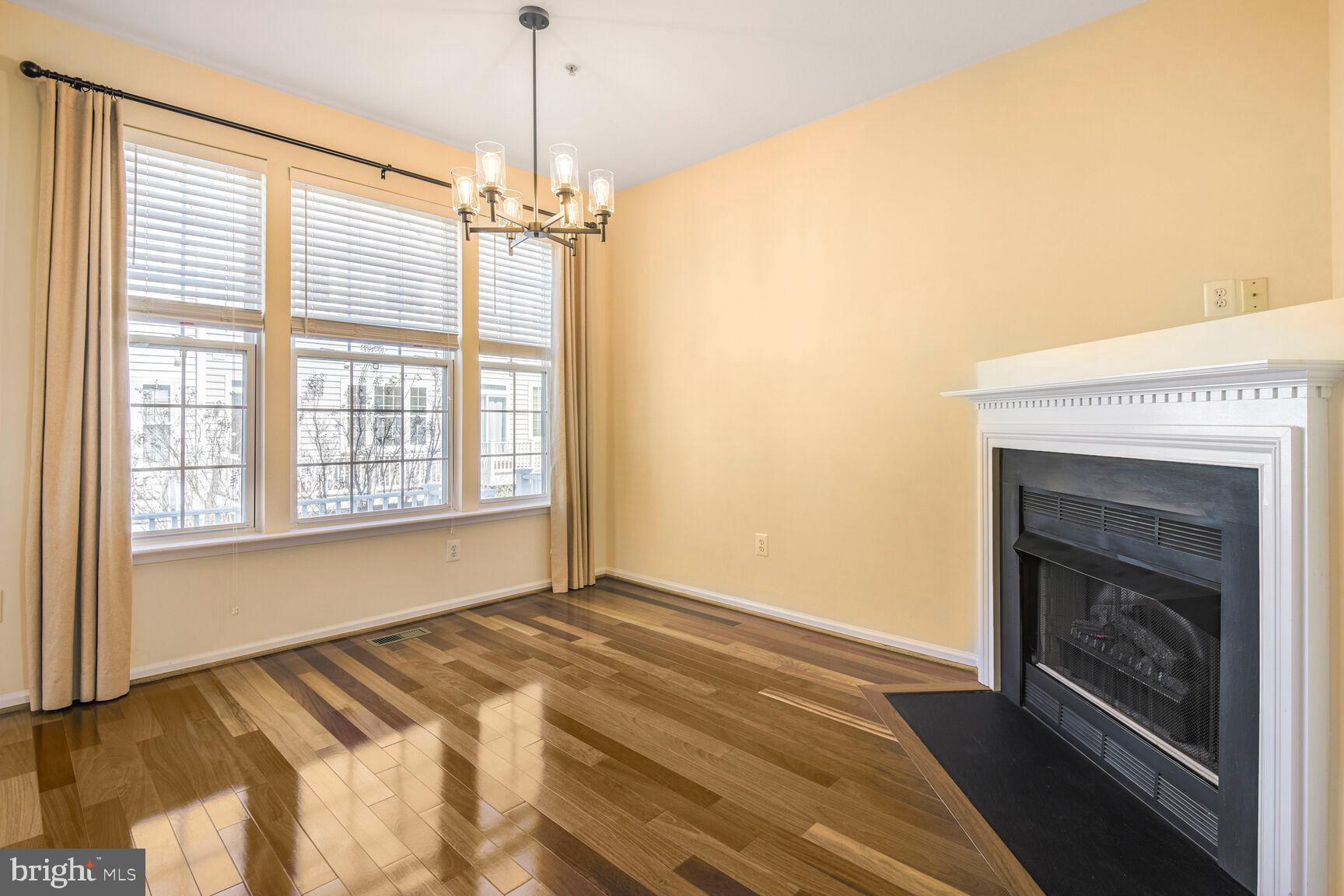 KING FARM WATKINS POND - Residential