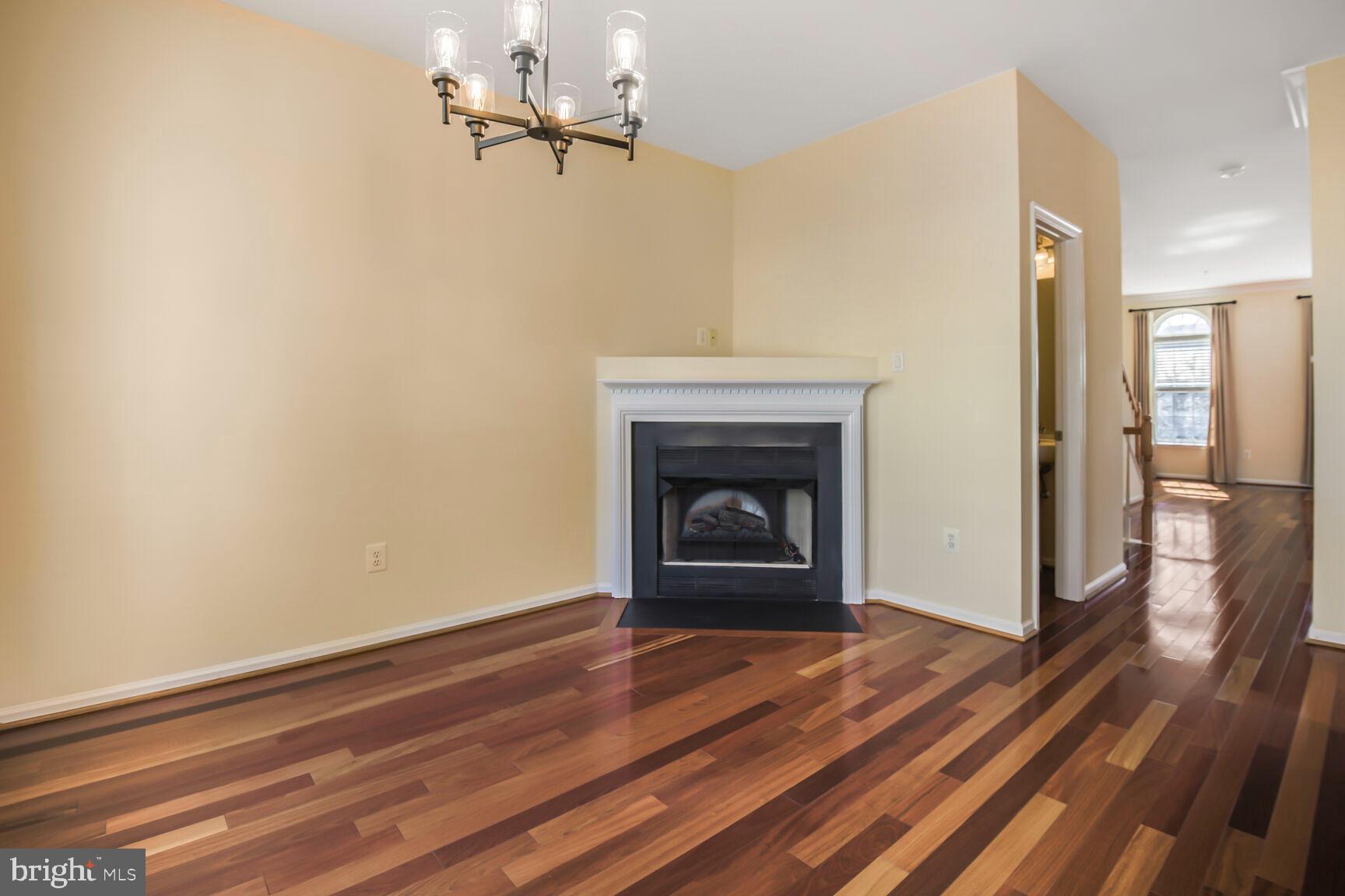 KING FARM WATKINS POND - Residential