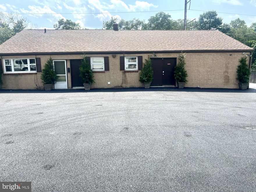 Great retail space, currently a working kitchen facility.  Could be food, nail, hair salon, animal hospital.