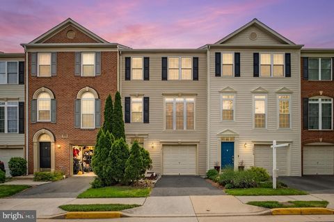 Photo of 13511 Lavender Mist Lane, CENTREVILLE, VA 20120 (MLS # VAFX2309954)