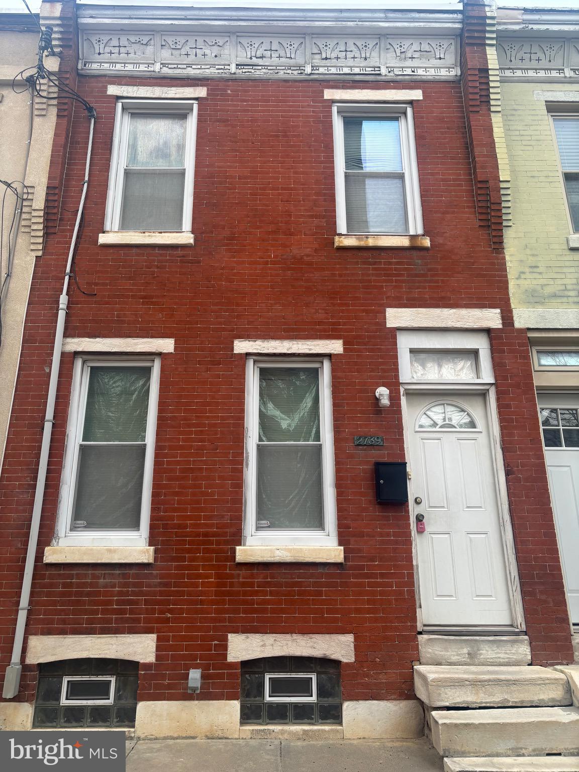 Super Location!!!! Great Quaint Modern 2 bedroom home , with 1.5 bath, located close t00everything imaginable. Art Museum, all shopping and famous eateries within walking distance . Downtown within minutes, Please call to show