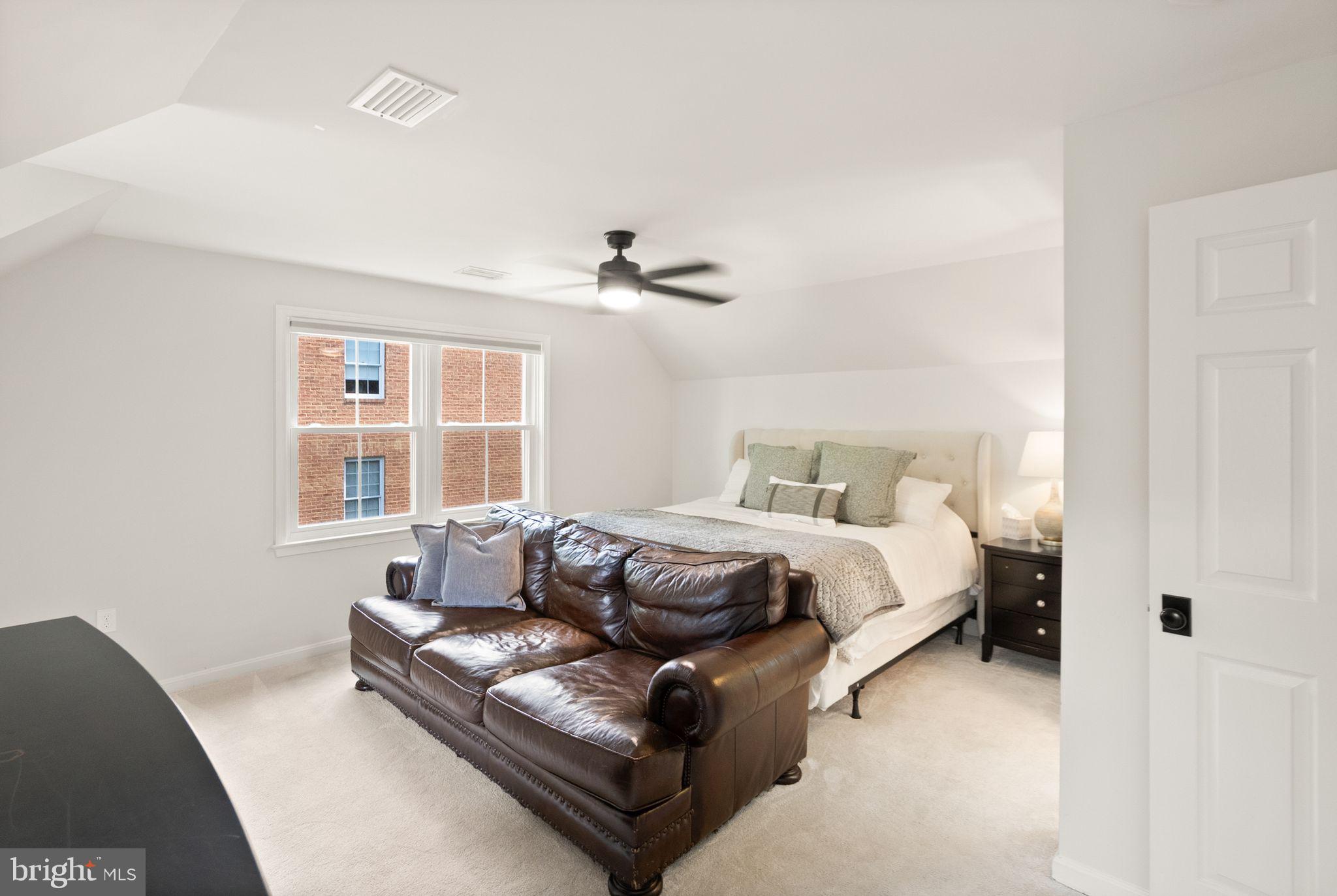 BRADDOCK MANOR - Residential