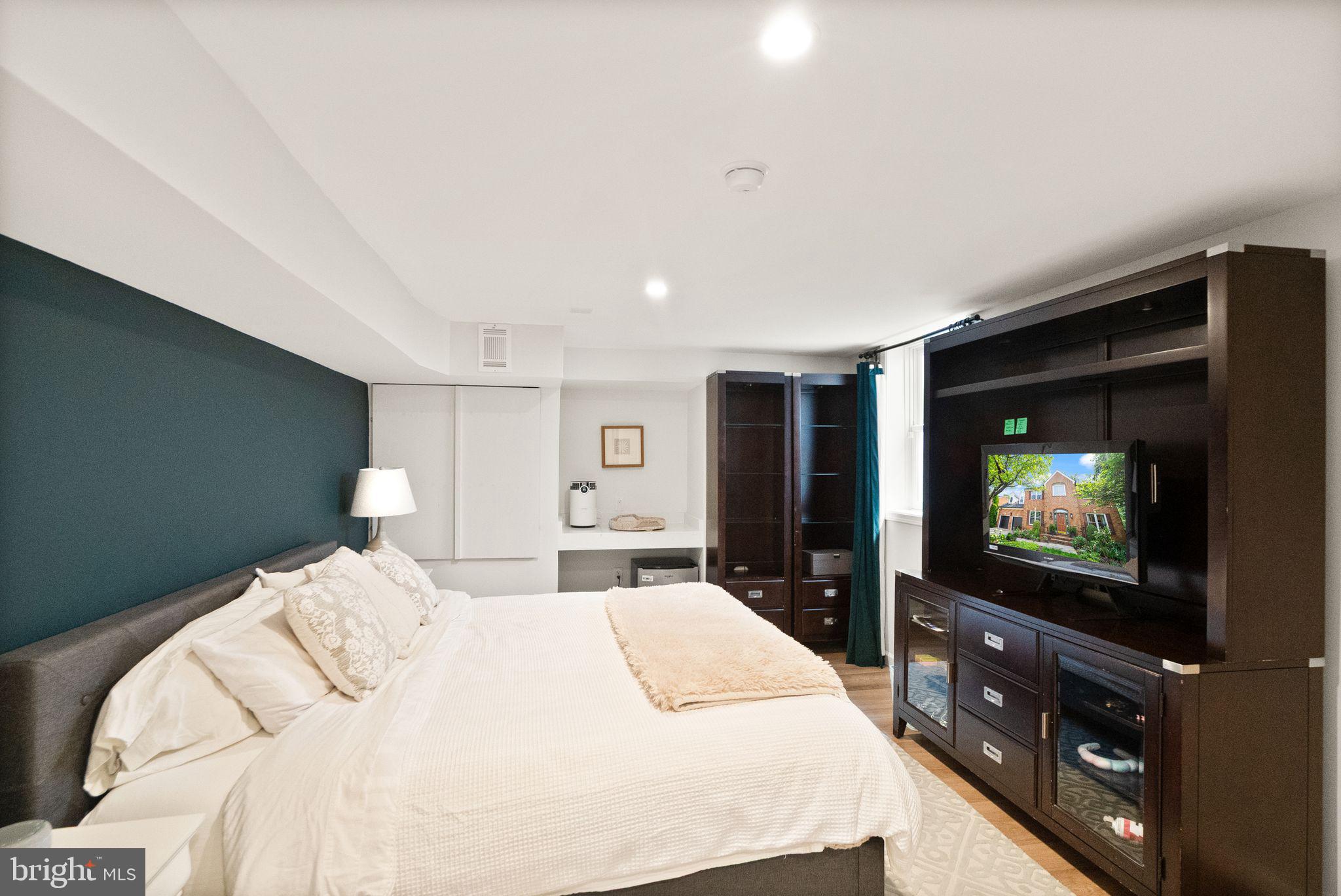 BRADDOCK MANOR - Residential