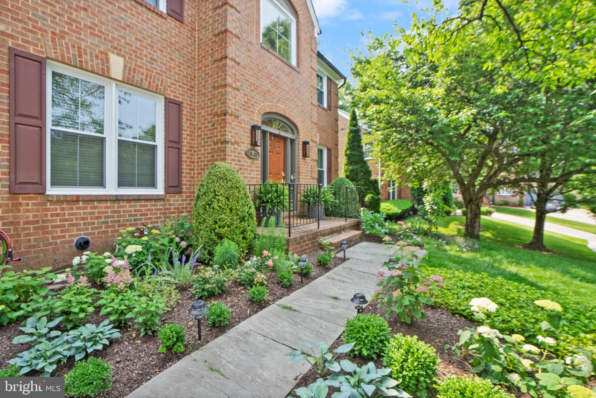 10000 MANOR PLACE