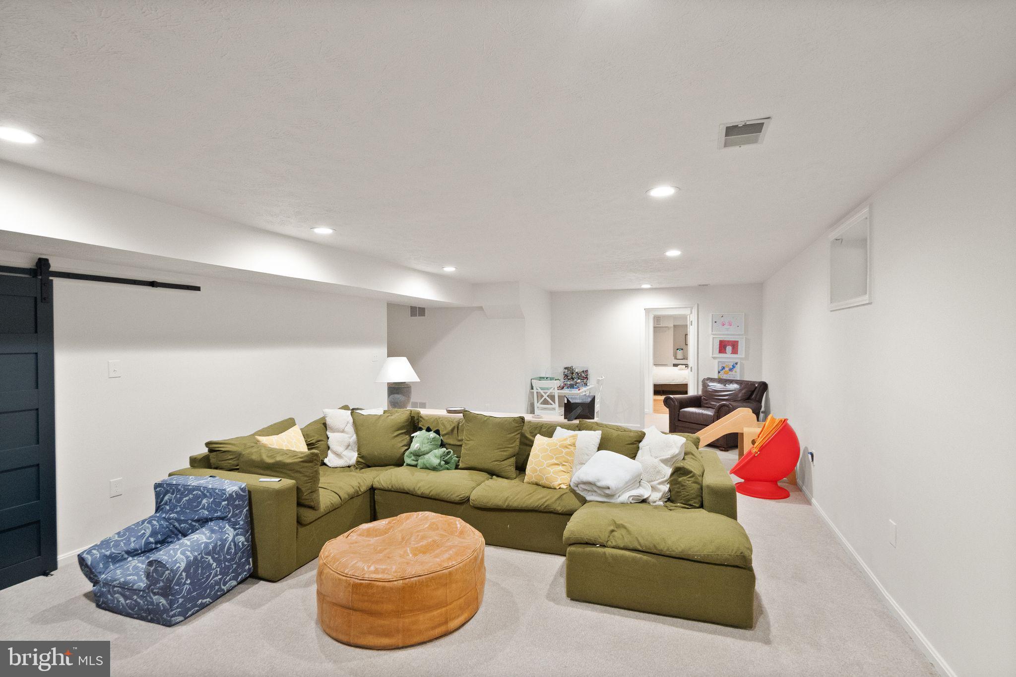 BRADDOCK MANOR - Residential