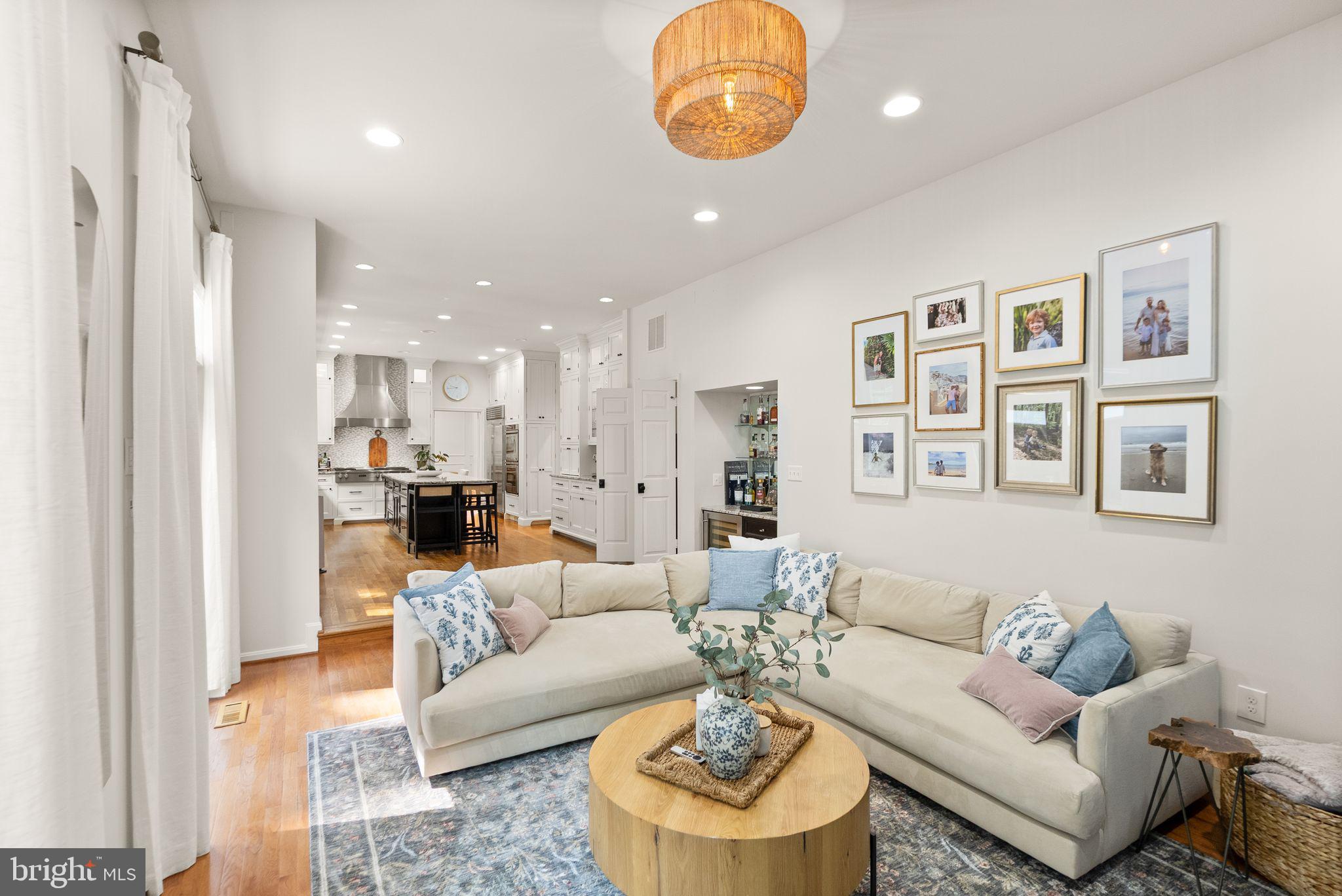 BRADDOCK MANOR - Residential