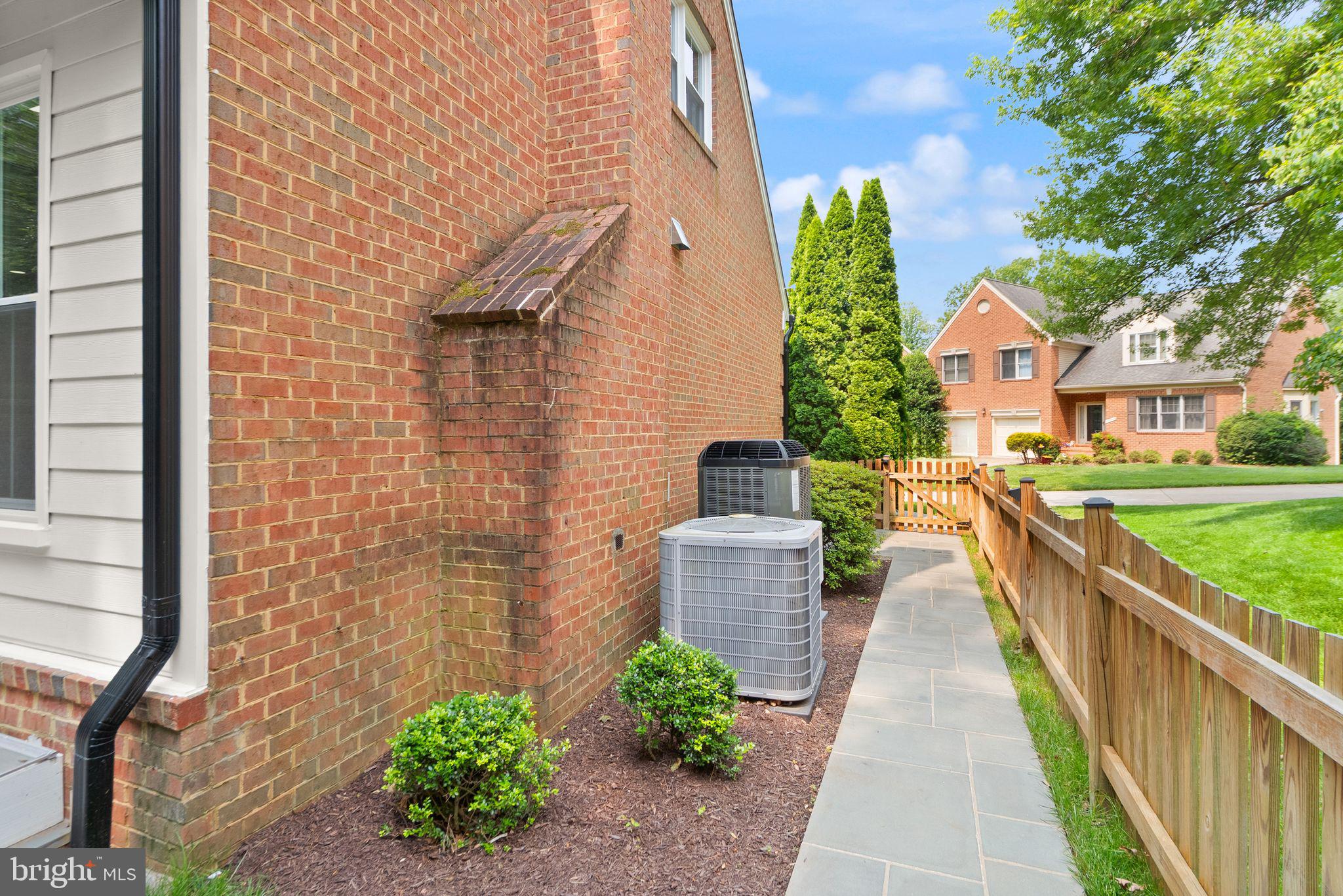 BRADDOCK MANOR - Residential