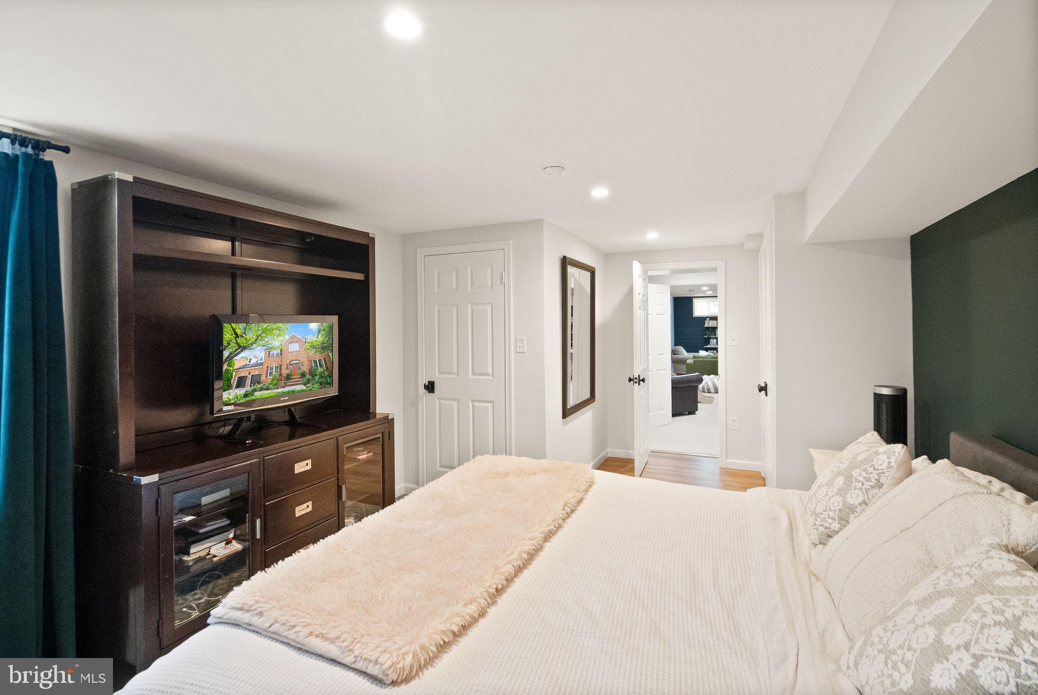 BRADDOCK MANOR - Residential