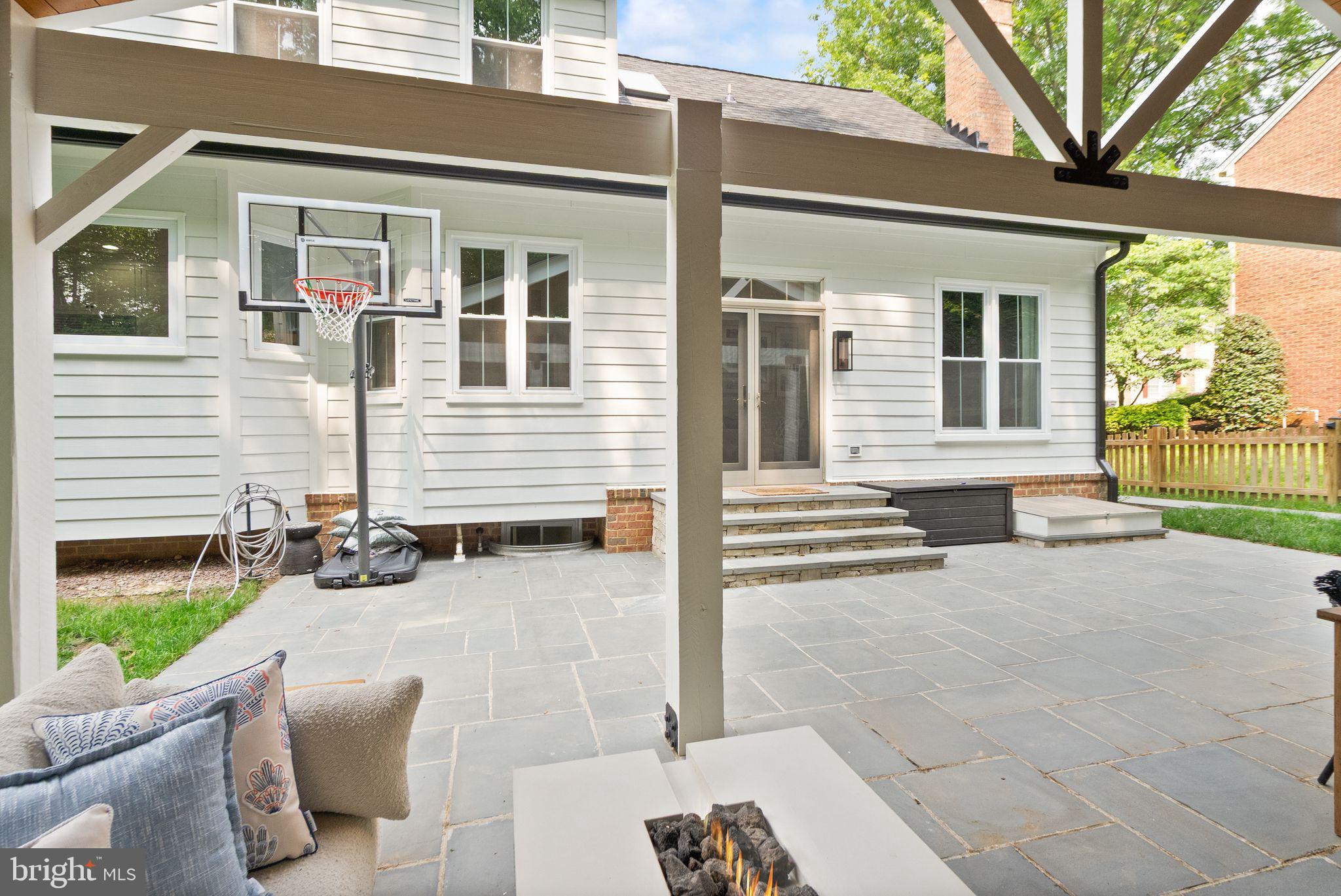 BRADDOCK MANOR - Residential