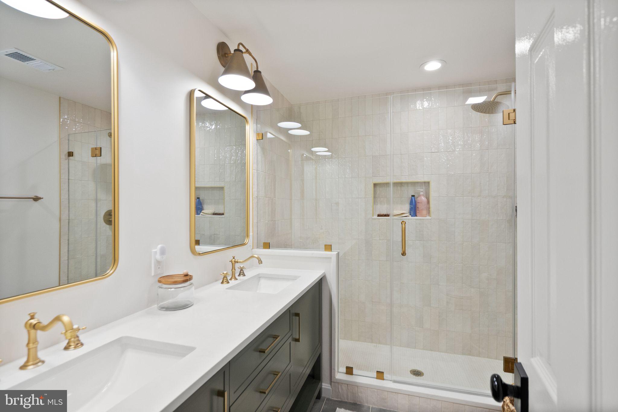 BRADDOCK MANOR - Residential