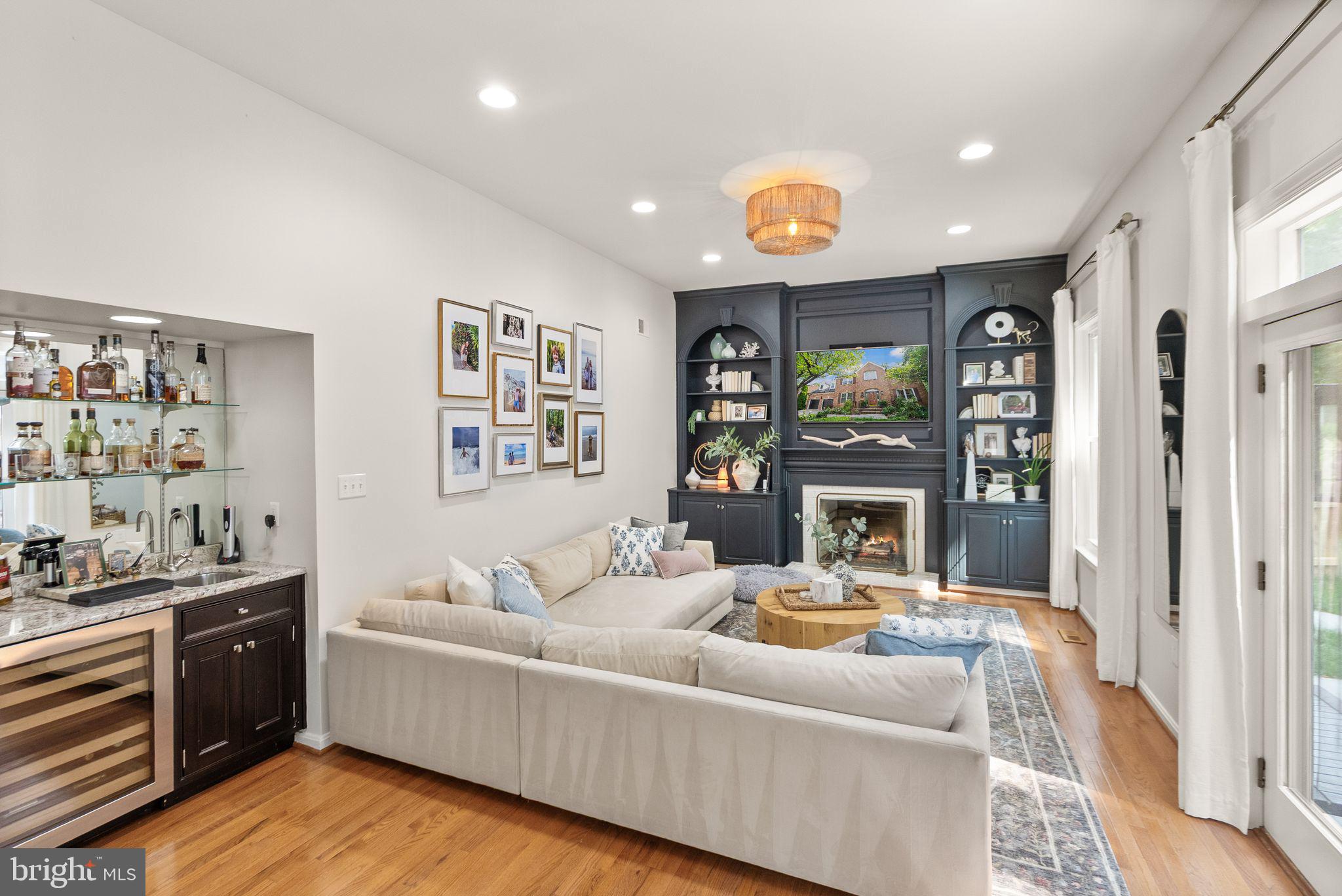 BRADDOCK MANOR - Residential