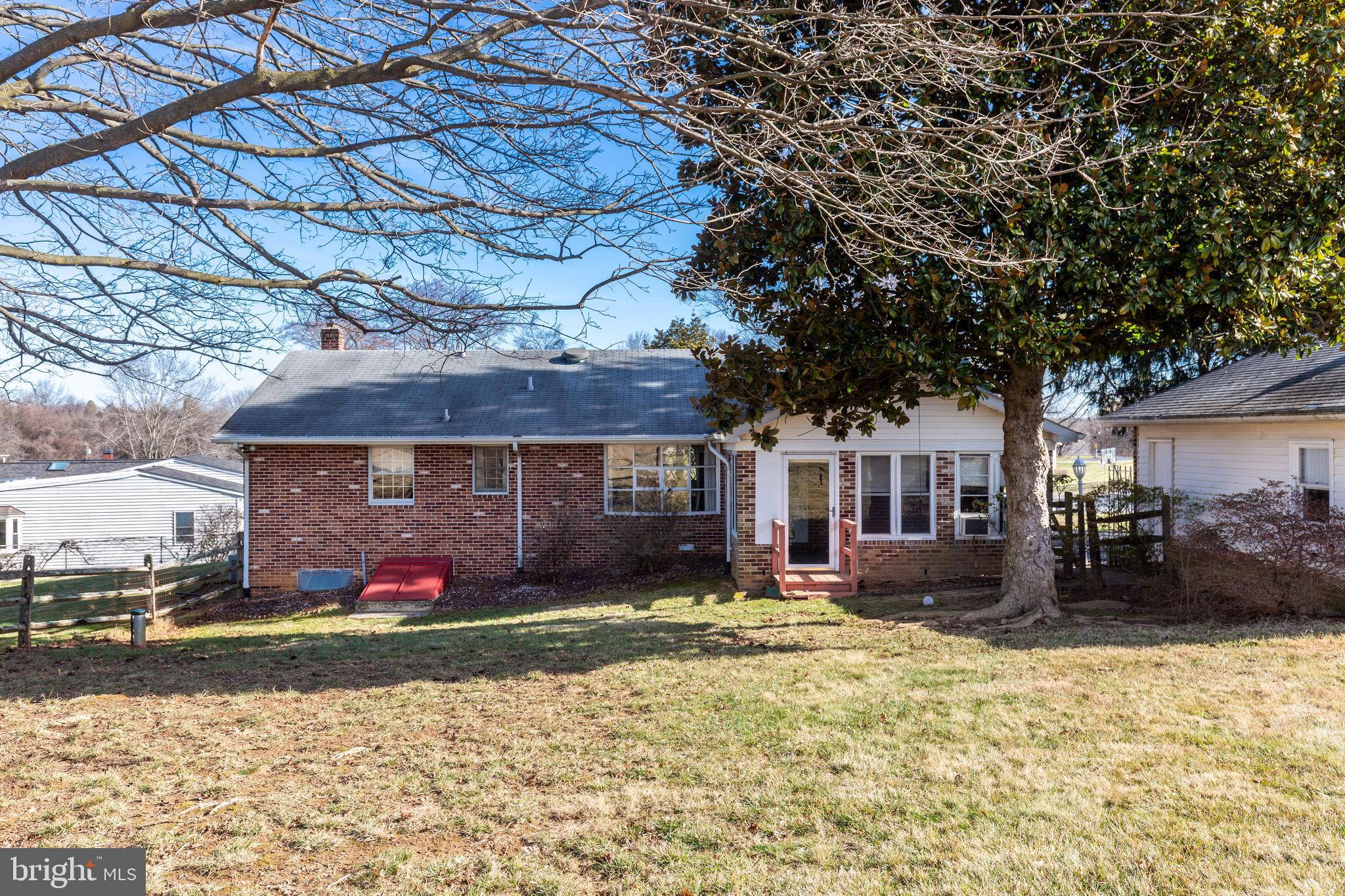 EAZEE ACRES - Residential