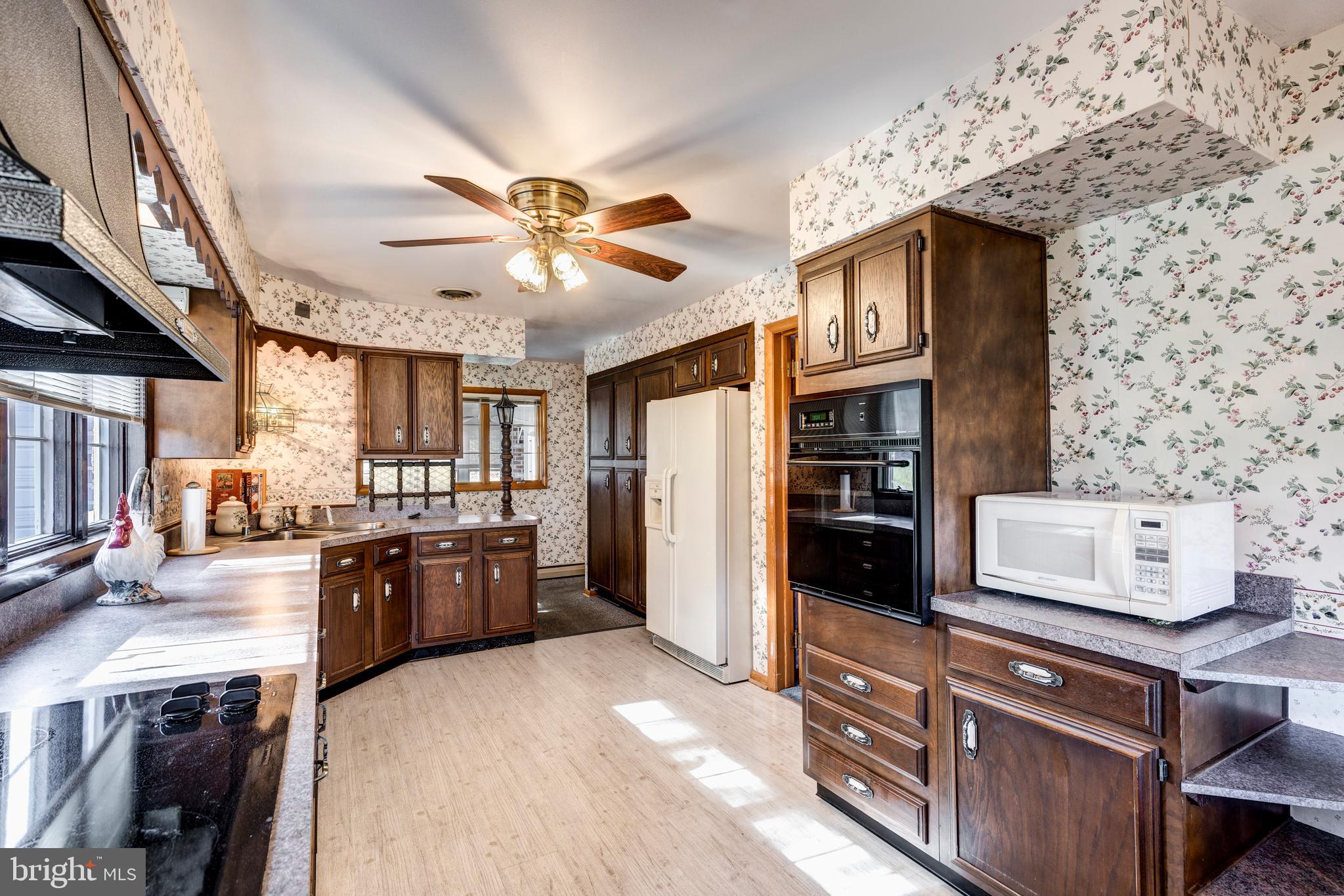 EAZEE ACRES - Residential