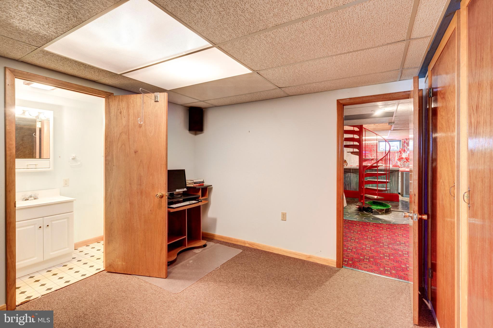 EAZEE ACRES - Residential