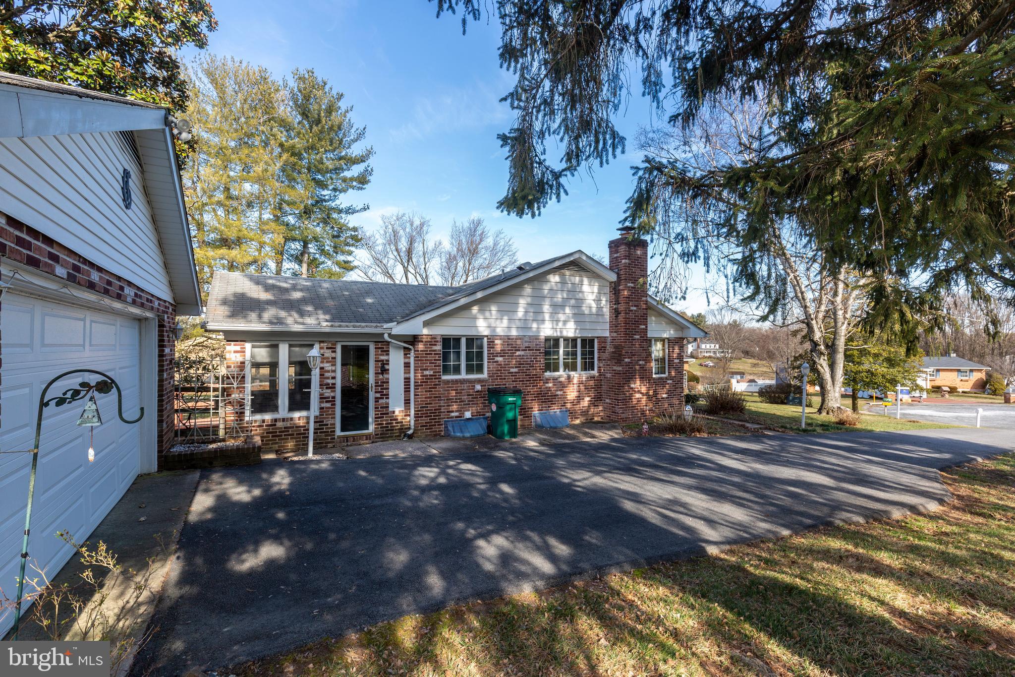 EAZEE ACRES - Residential