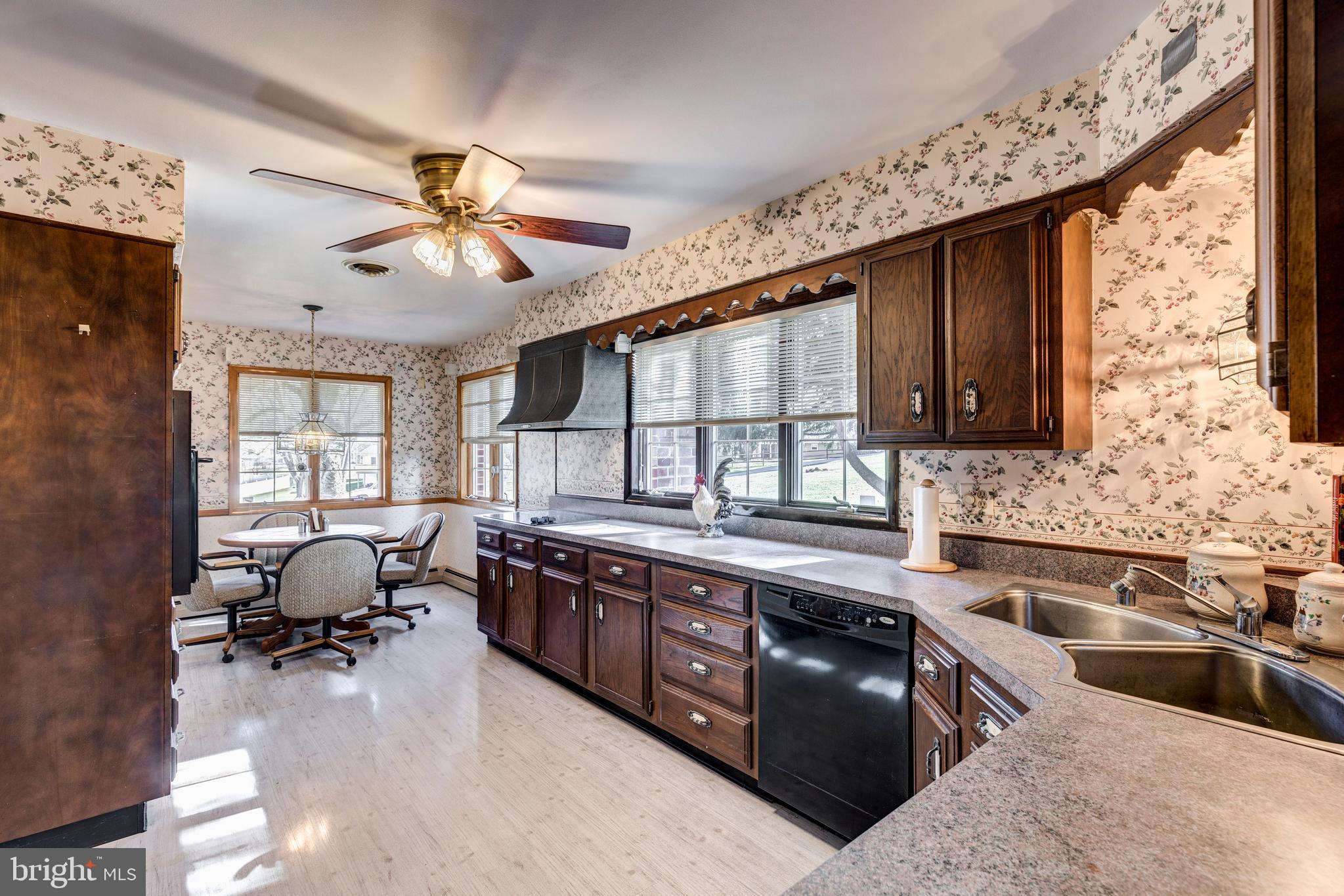 EAZEE ACRES - Residential