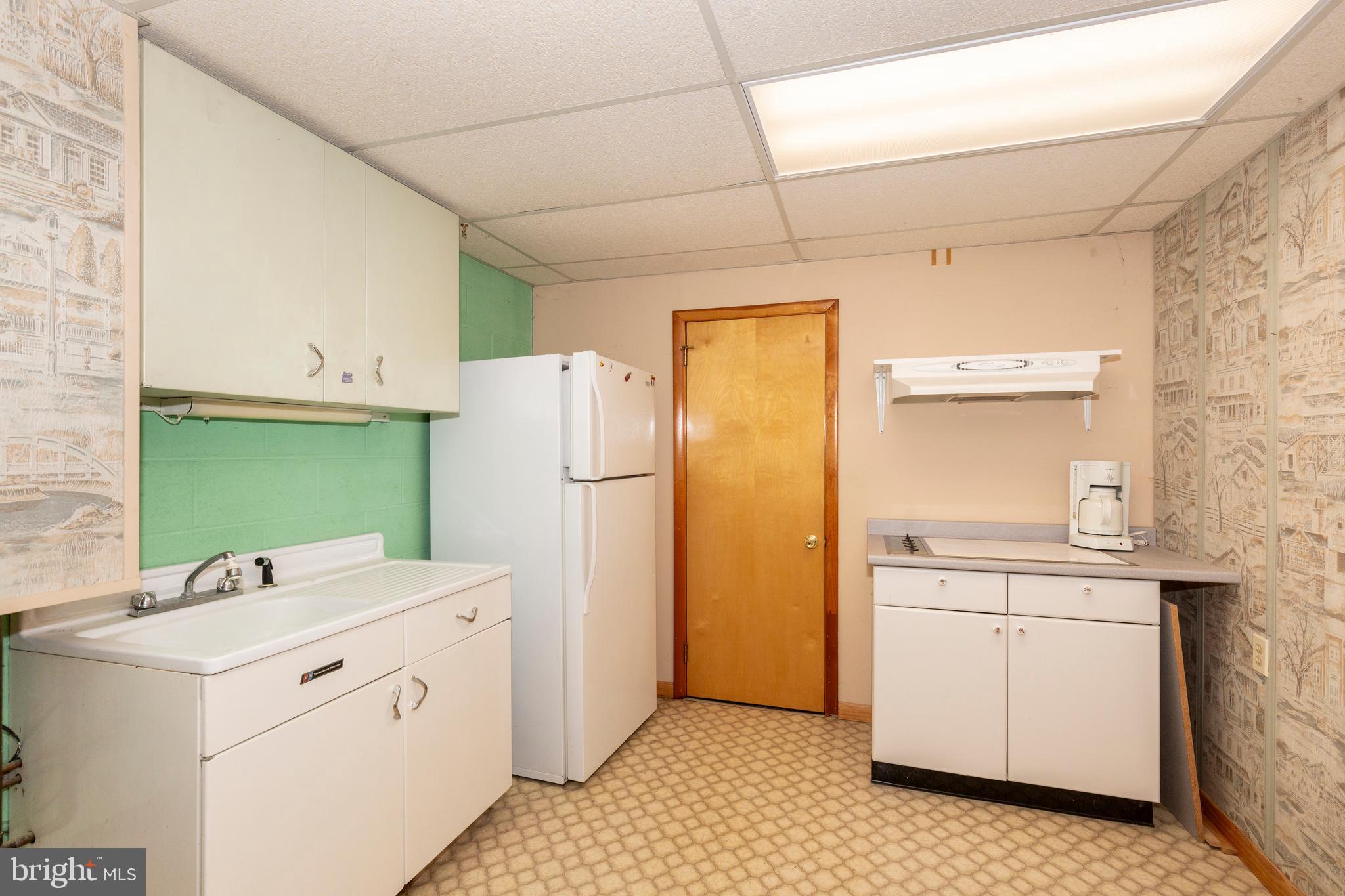 EAZEE ACRES - Residential