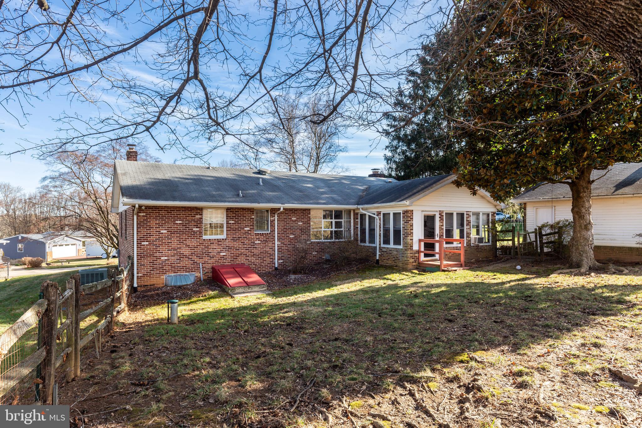 EAZEE ACRES - Residential