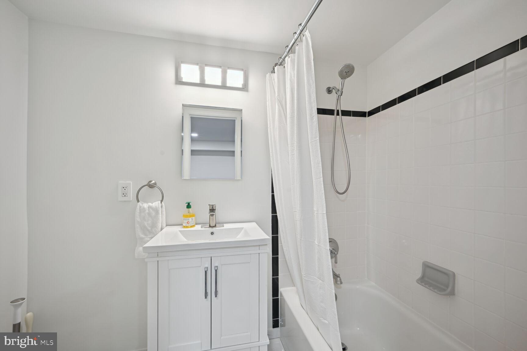 RED COAT WOODS - Residential Lease