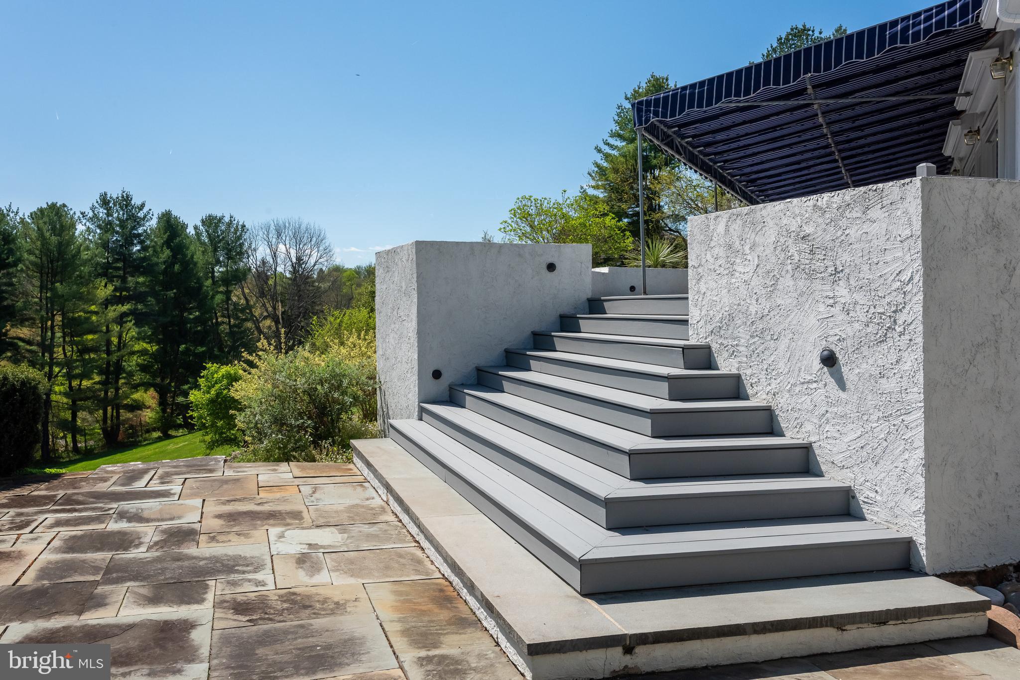 RAVENSCLIFF - Residential