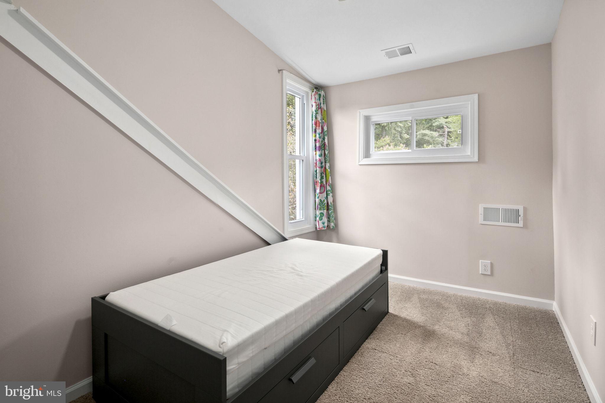 VALLEY VIEW - Residential Lease