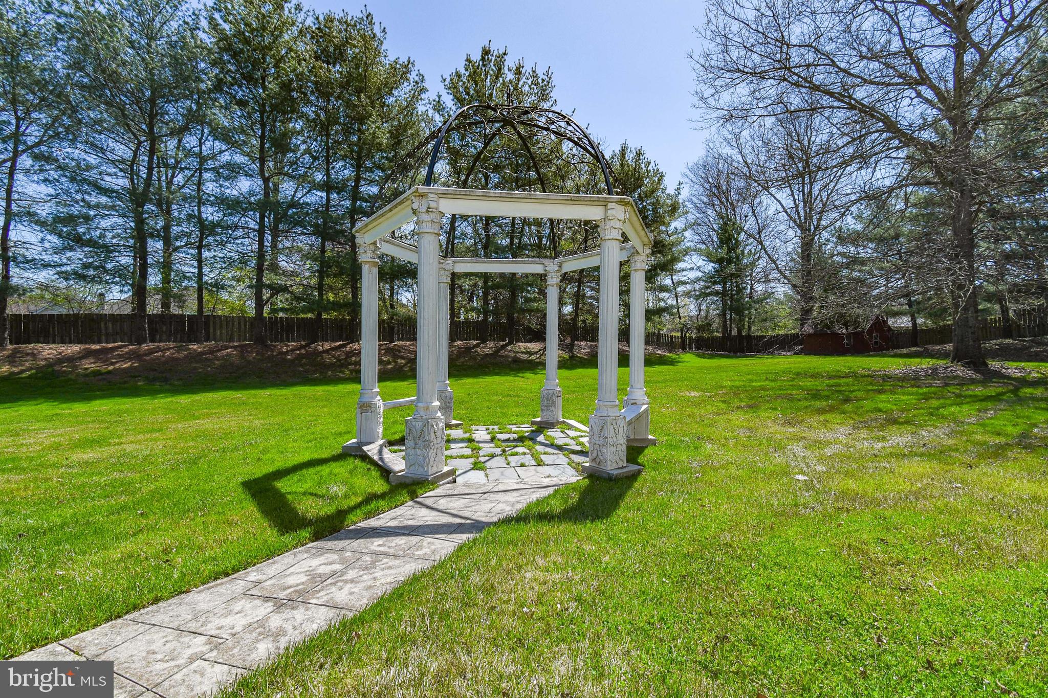 PARADISE PINES - Residential