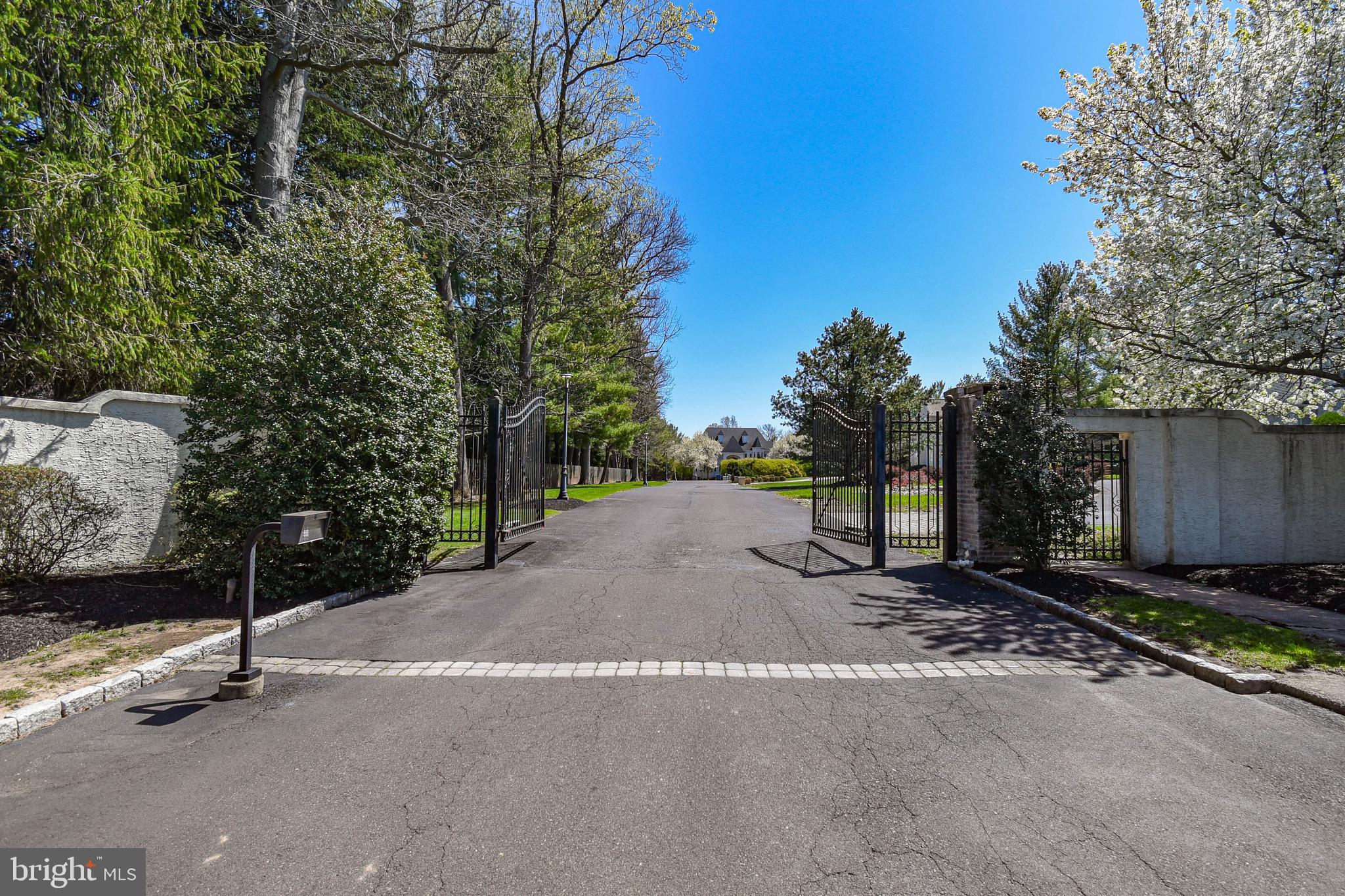 PARADISE PINES - Residential