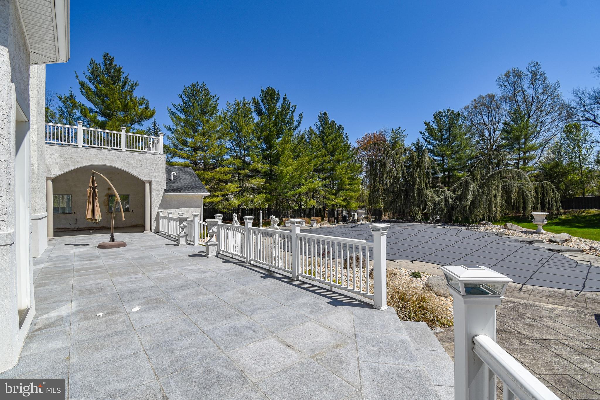 PARADISE PINES - Residential