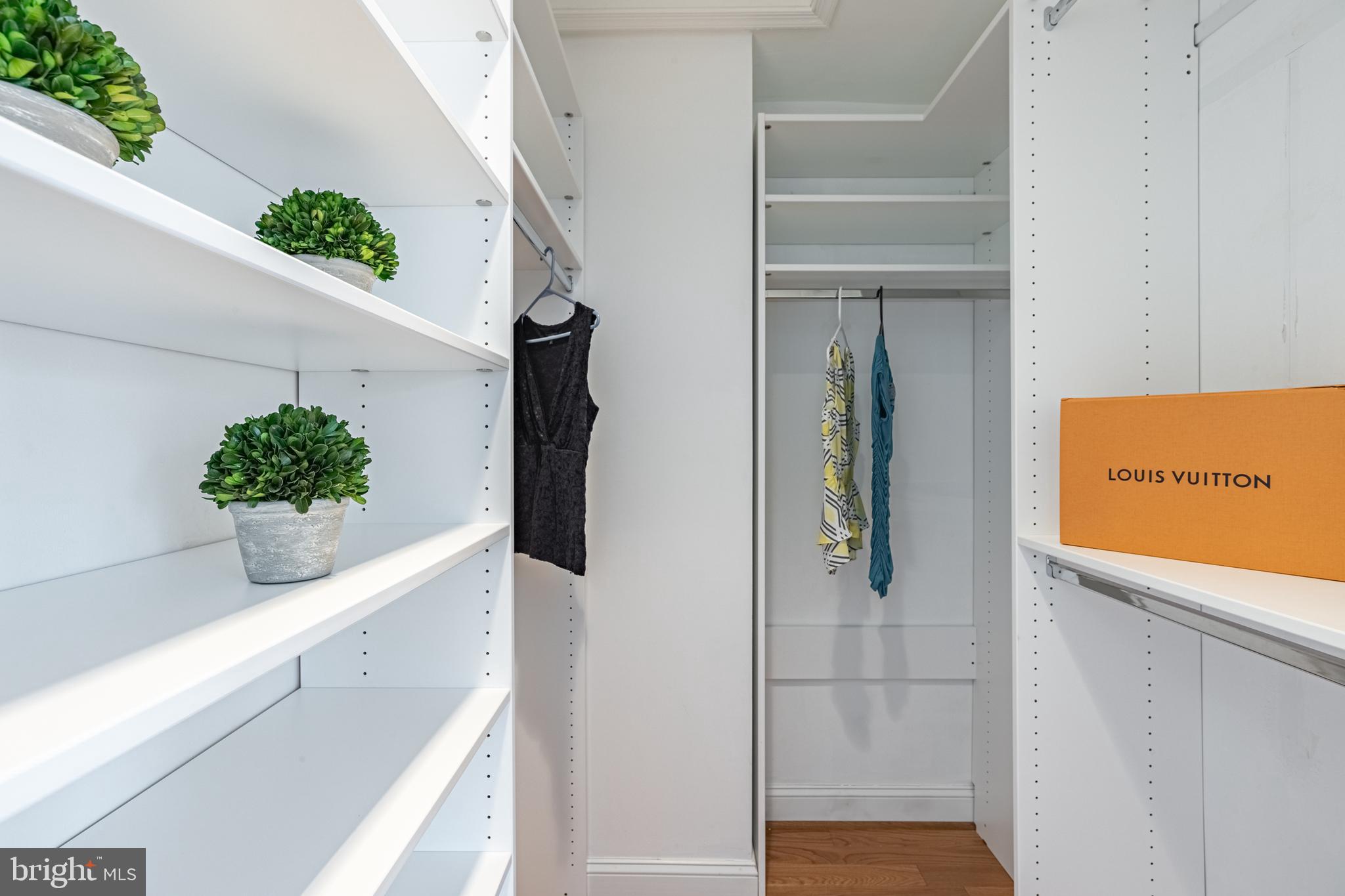 CENTREVILLE GREEN - Residential