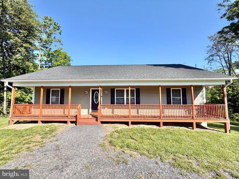Photo of 643 Pine Ridge Drive, FRONT ROYAL, VA 22630 (MLS # VAWR2014334)