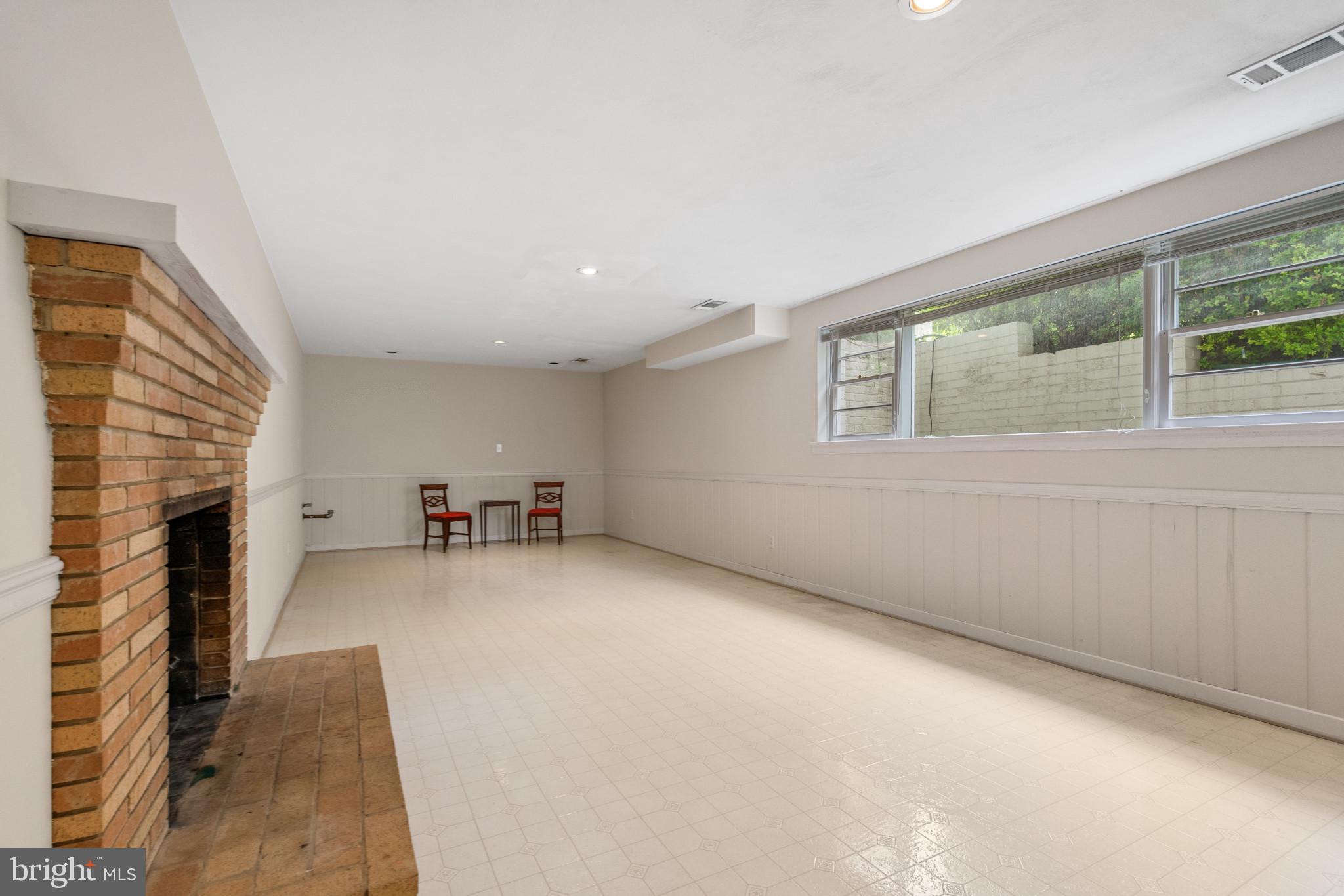 WEST LANGLEY - Residential