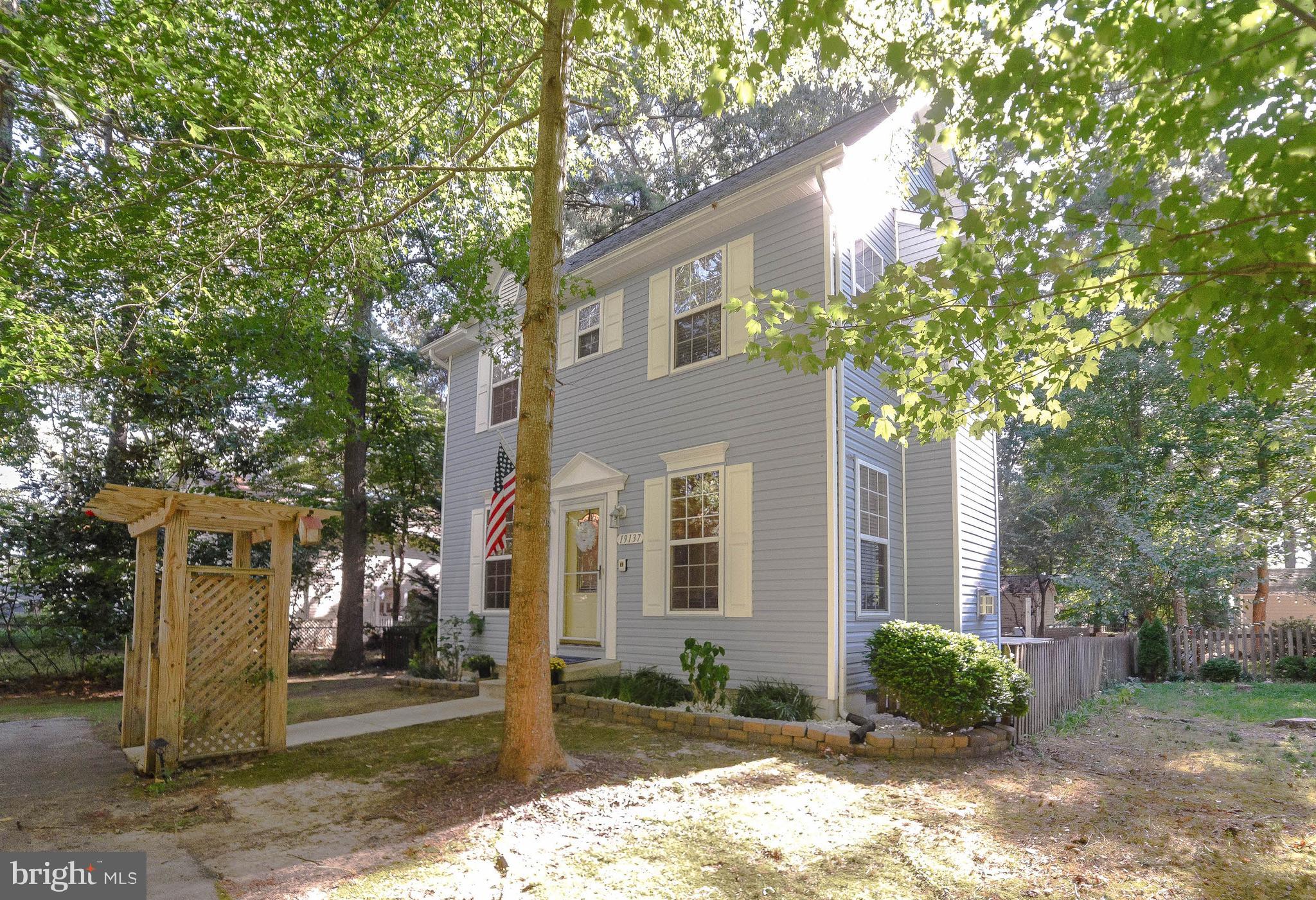 19137 LAKE DRIVE