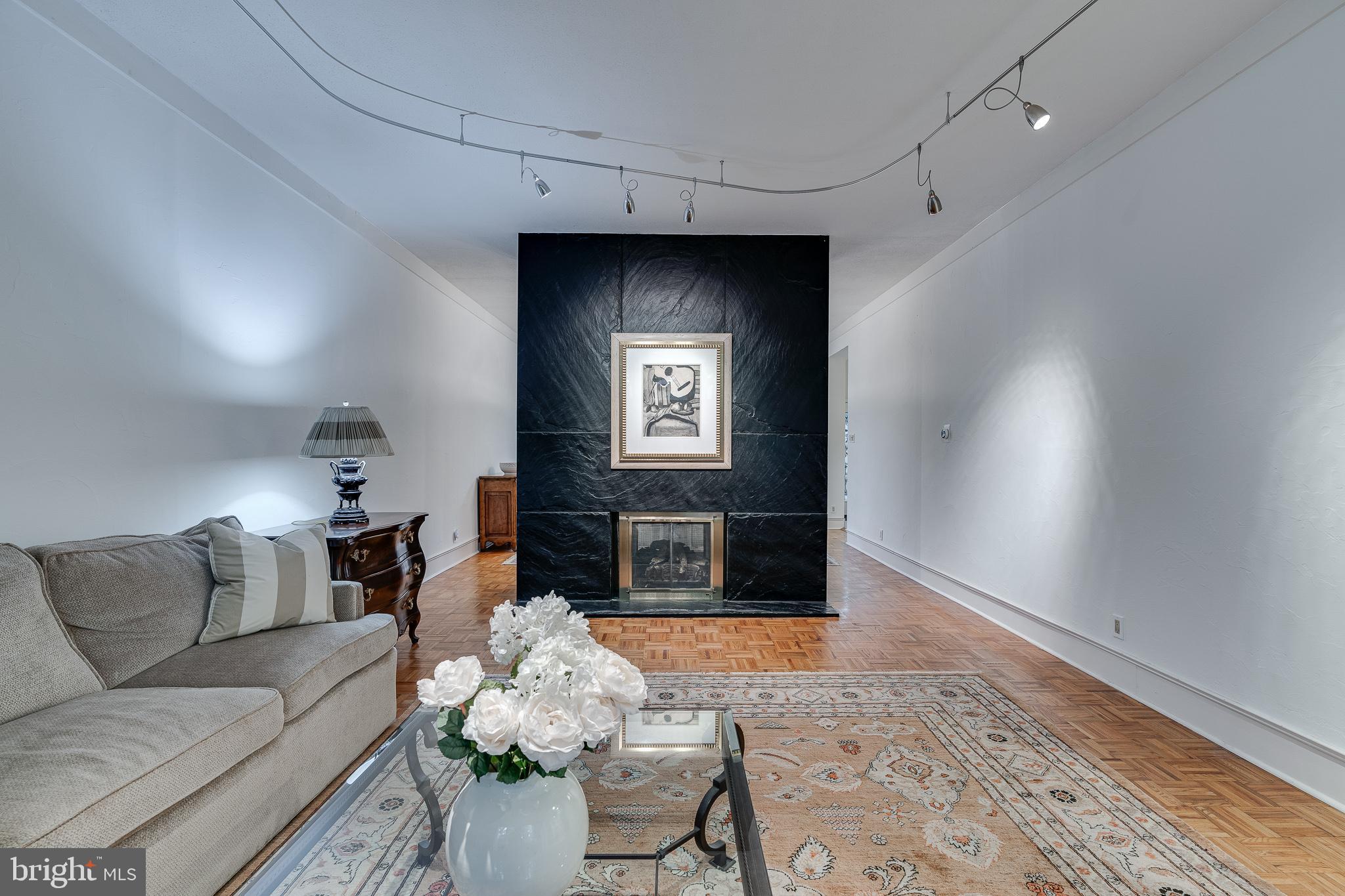 SOCIETY HILL - Residential