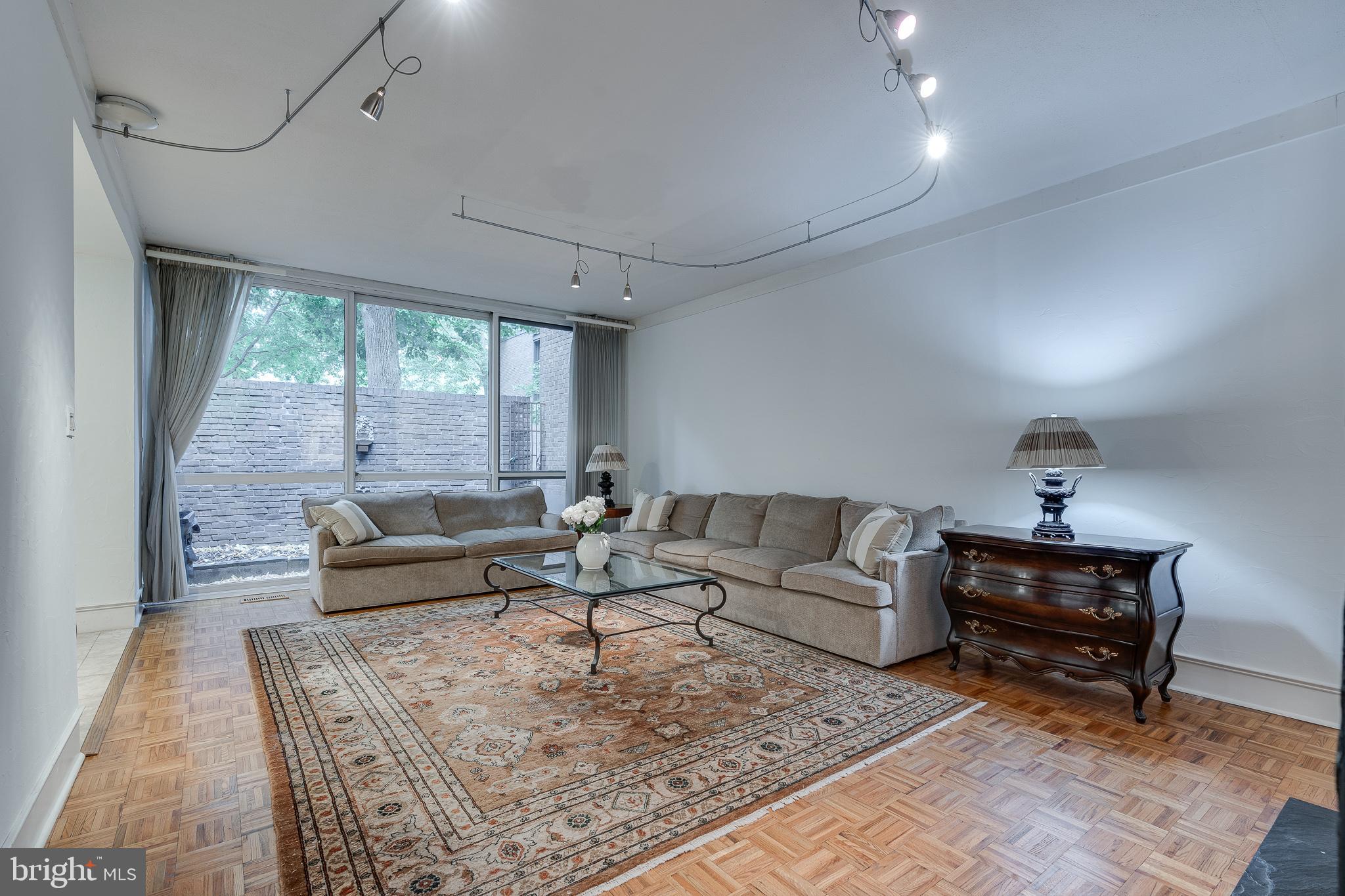 SOCIETY HILL - Residential