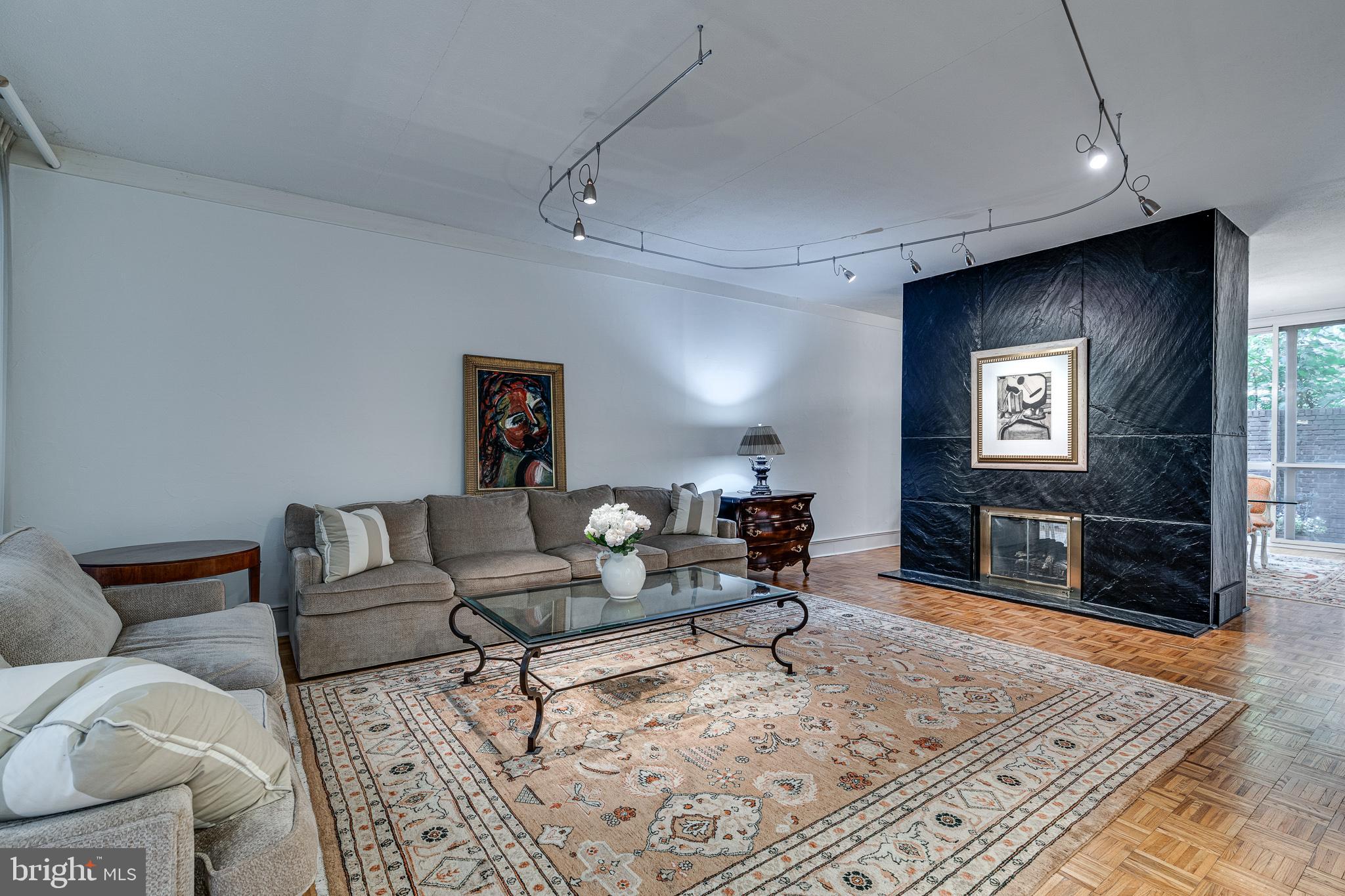 SOCIETY HILL - Residential