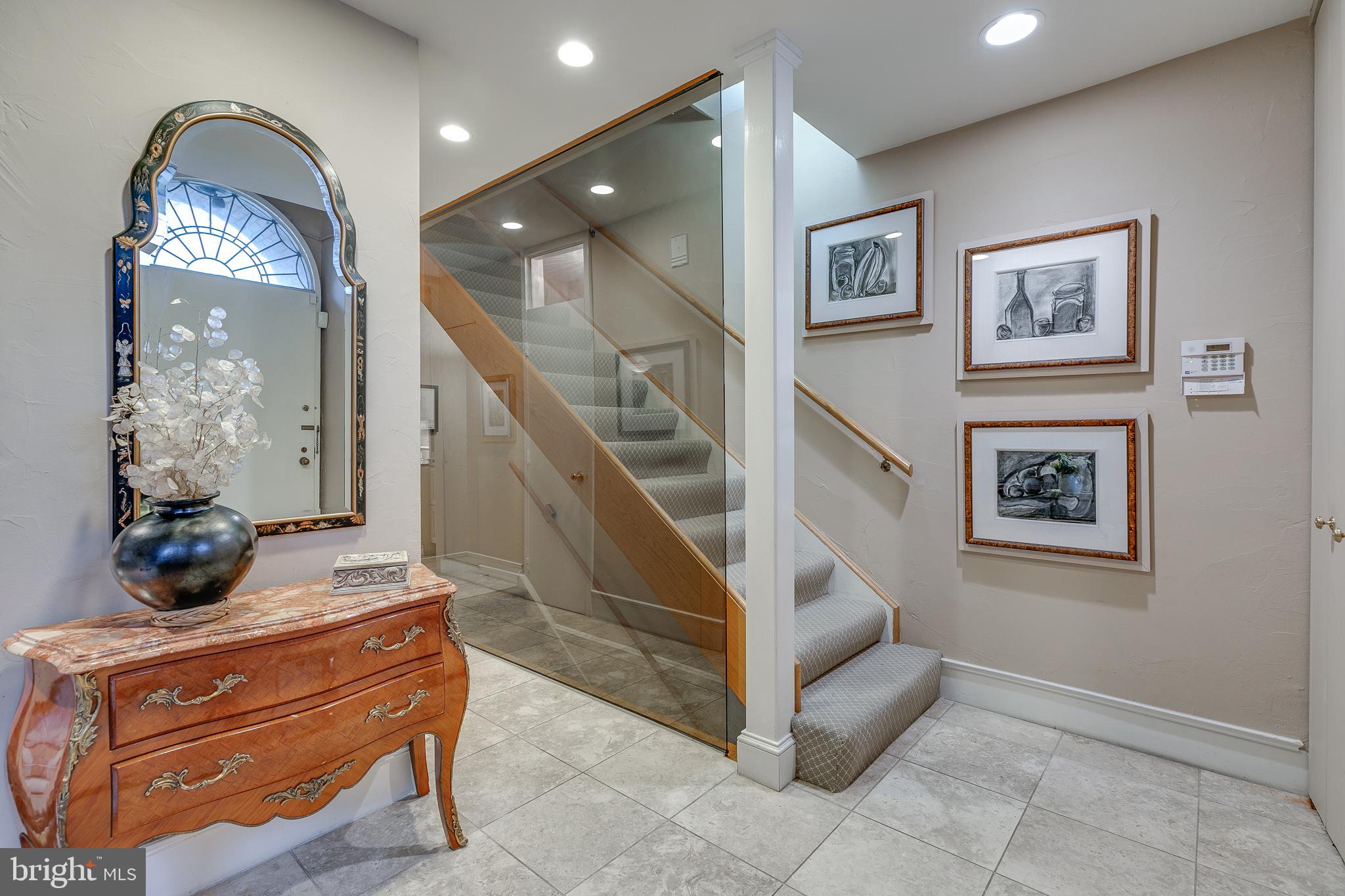 SOCIETY HILL - Residential