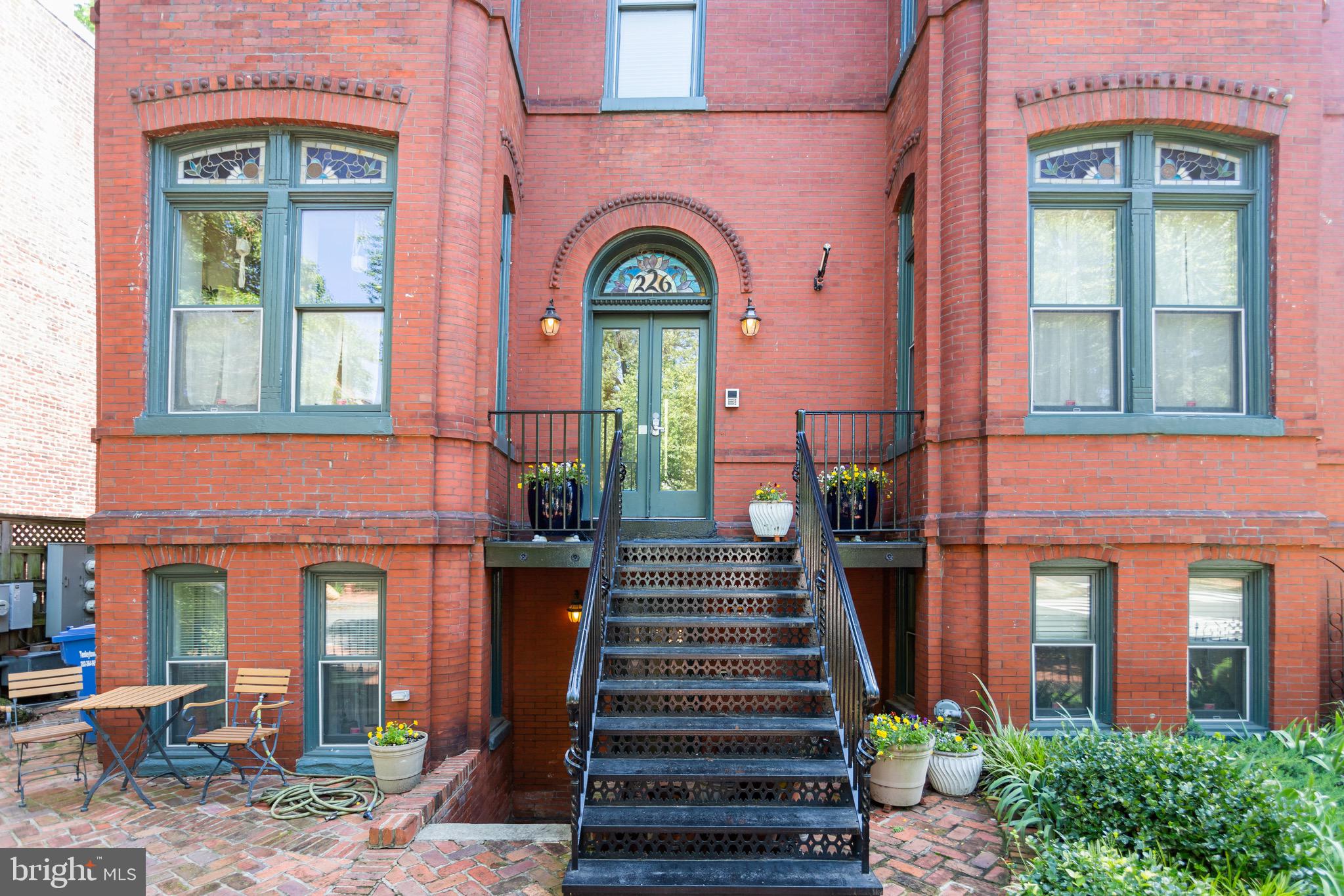 226 5TH STREET SE 401