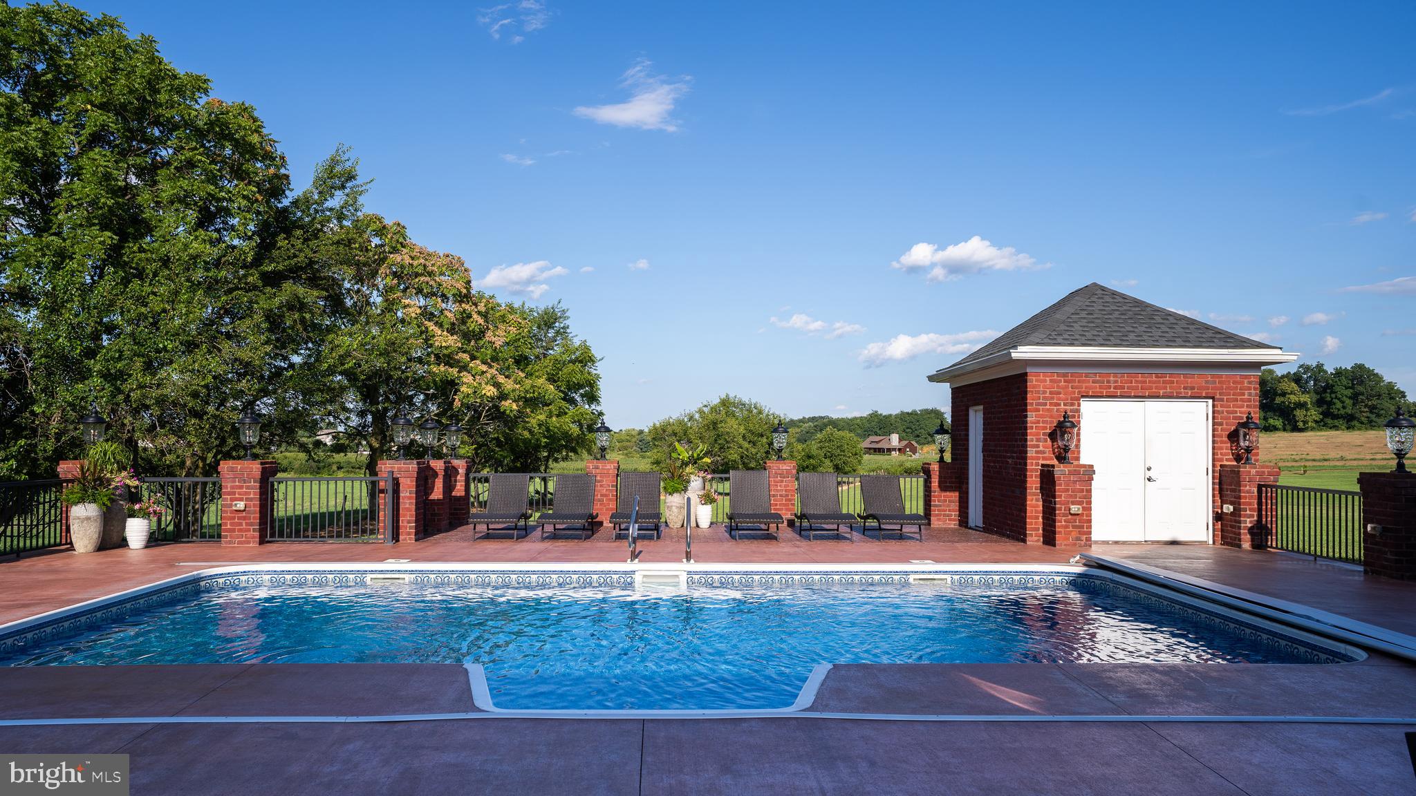 SPRINGDALE FARM - Residential