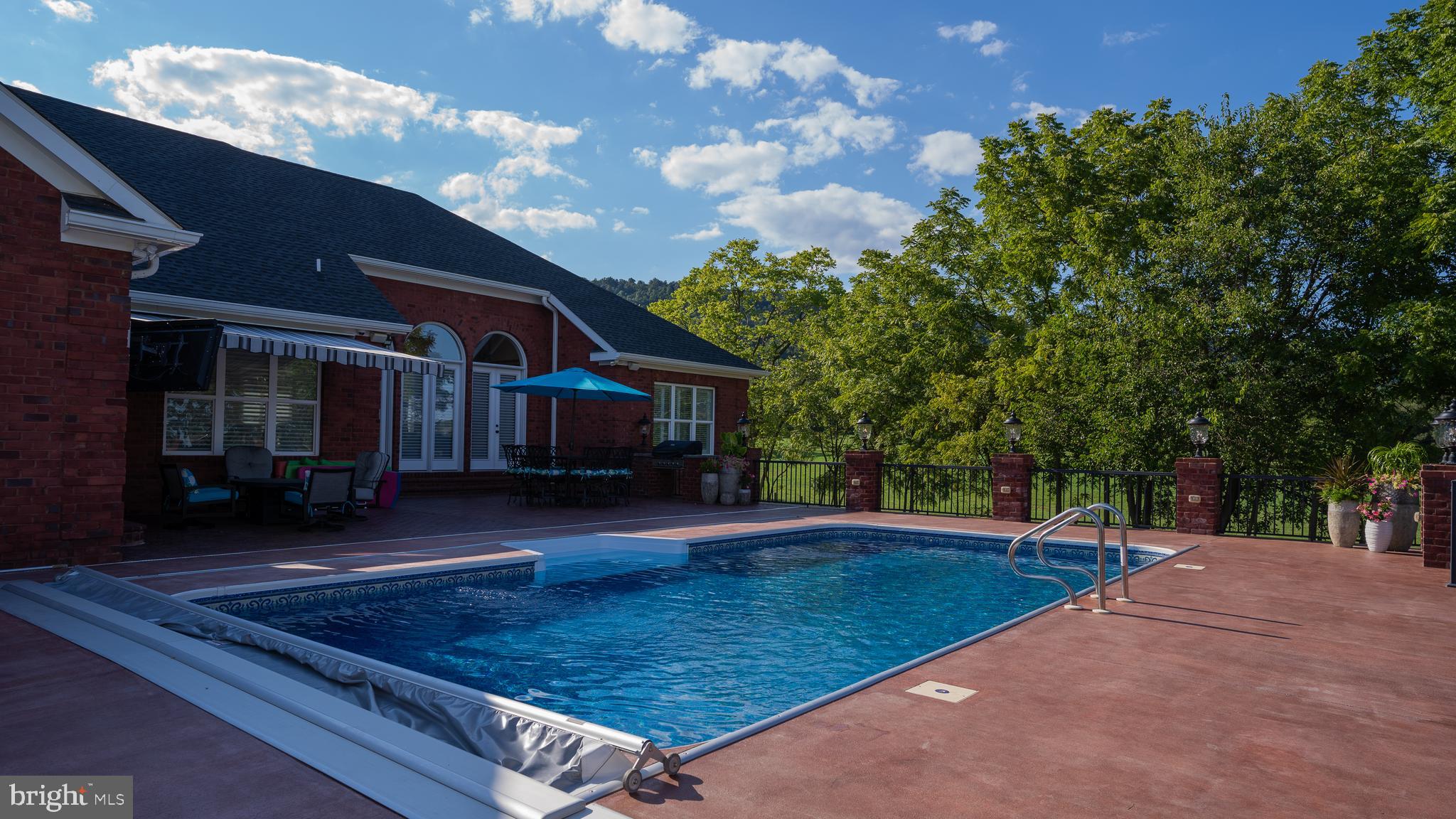 SPRINGDALE FARM - Residential