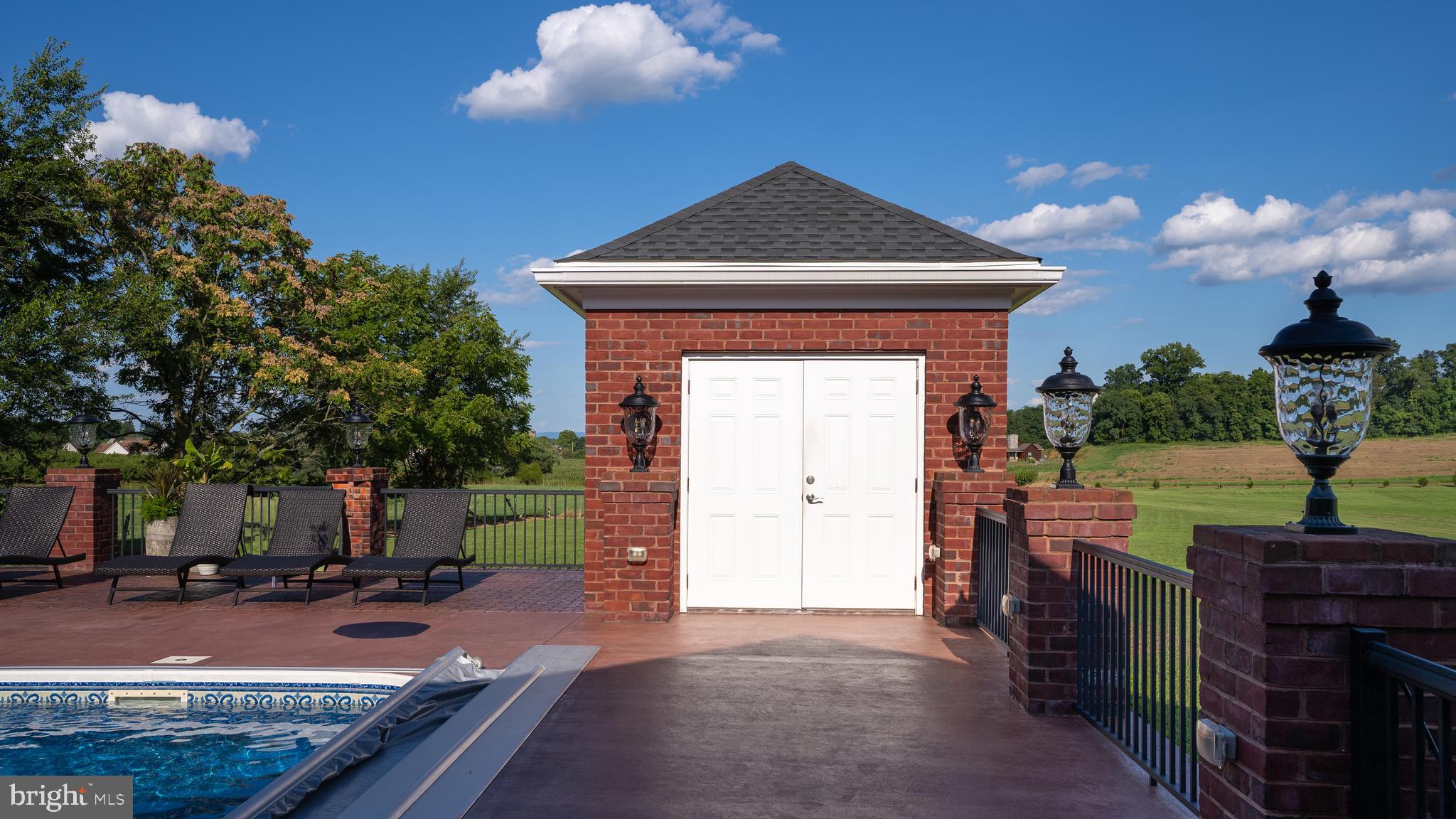 SPRINGDALE FARM - Residential