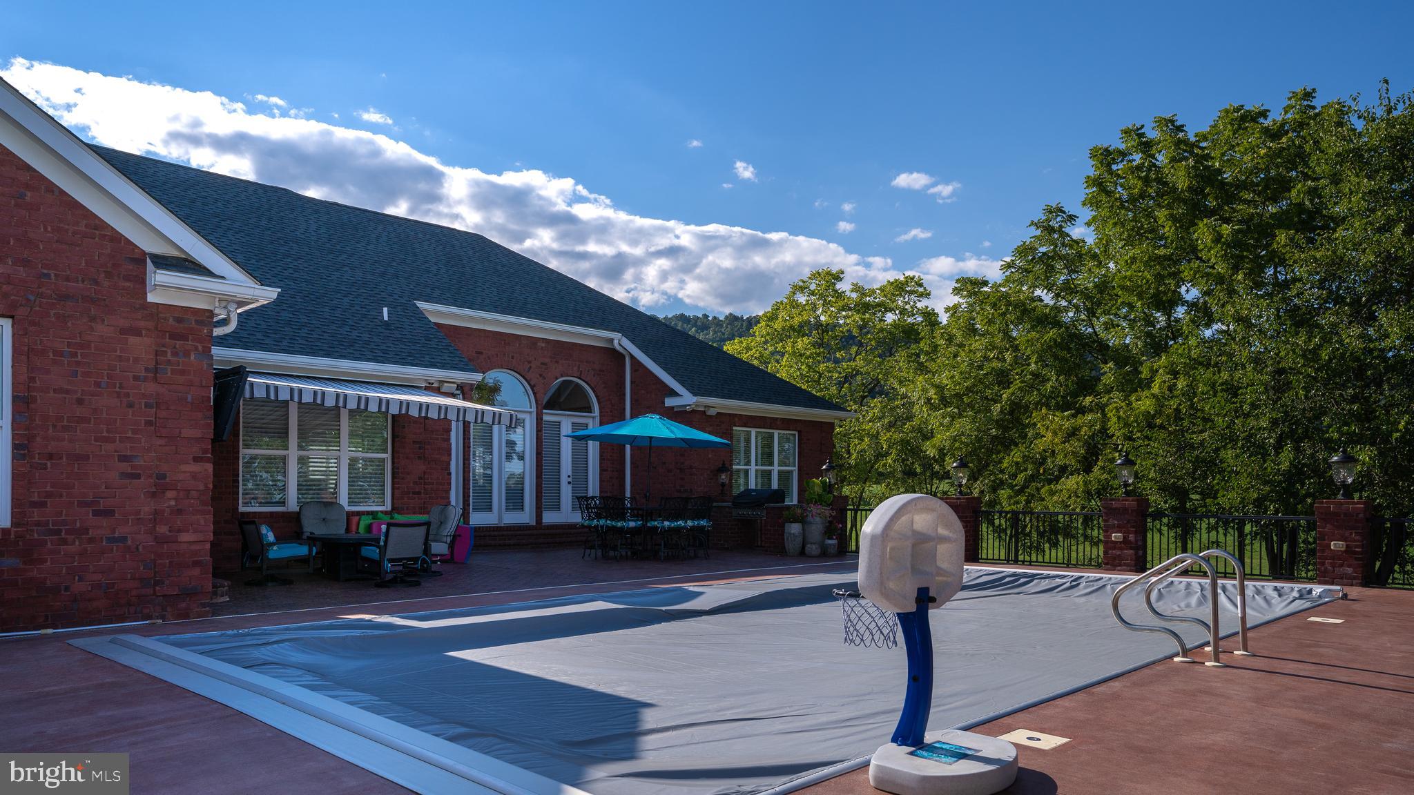 SPRINGDALE FARM - Residential