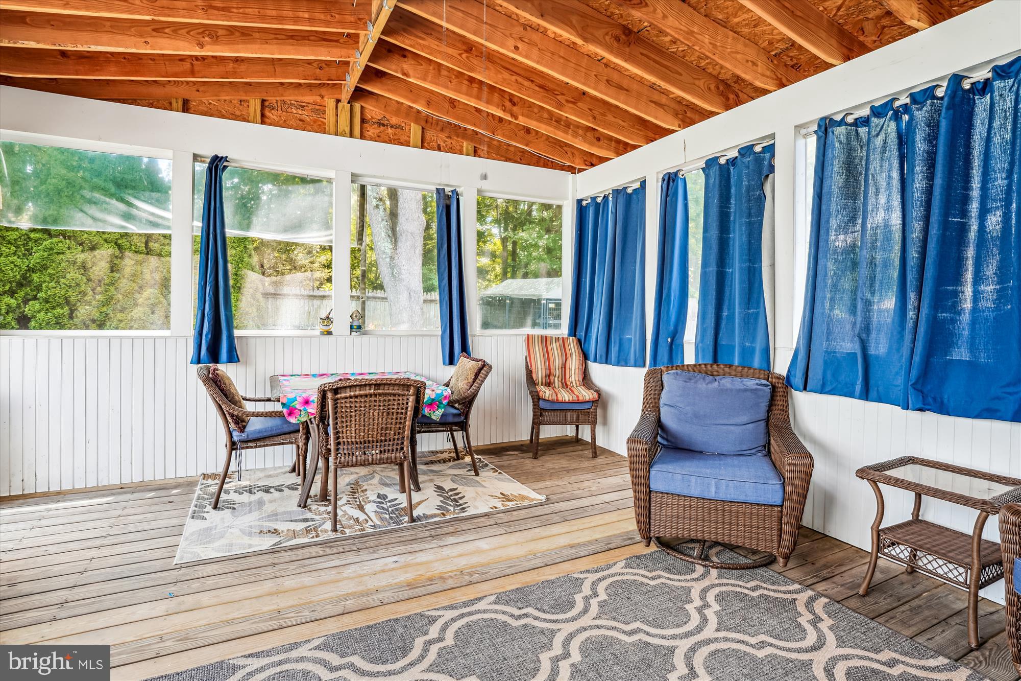 QUINCE ORCHARD MANOR - Residential