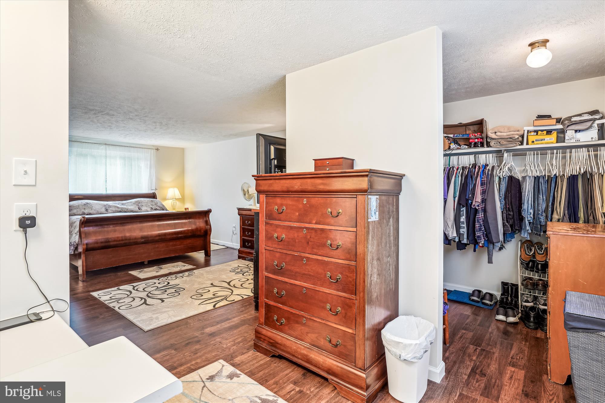 QUINCE ORCHARD MANOR - Residential