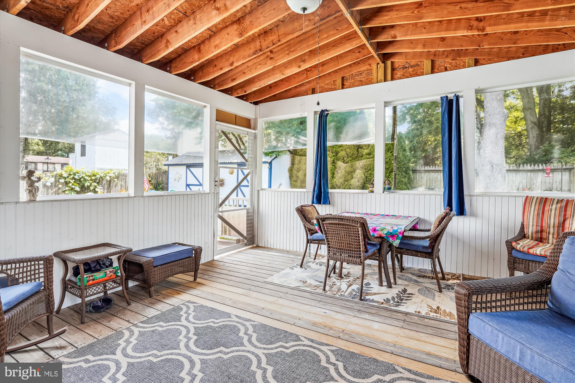 QUINCE ORCHARD MANOR - Residential