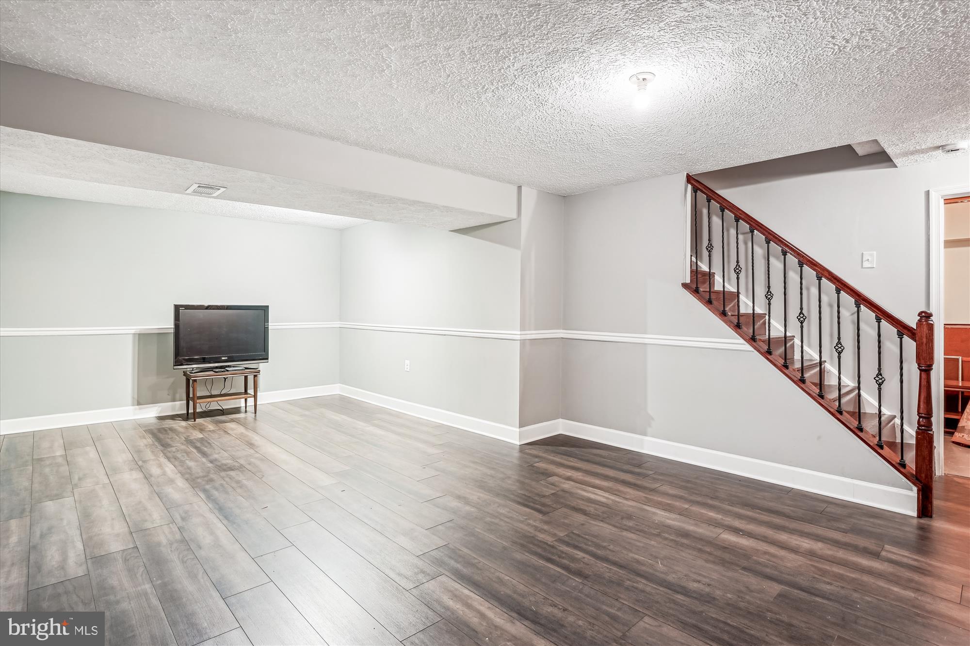 QUINCE ORCHARD MANOR - Residential