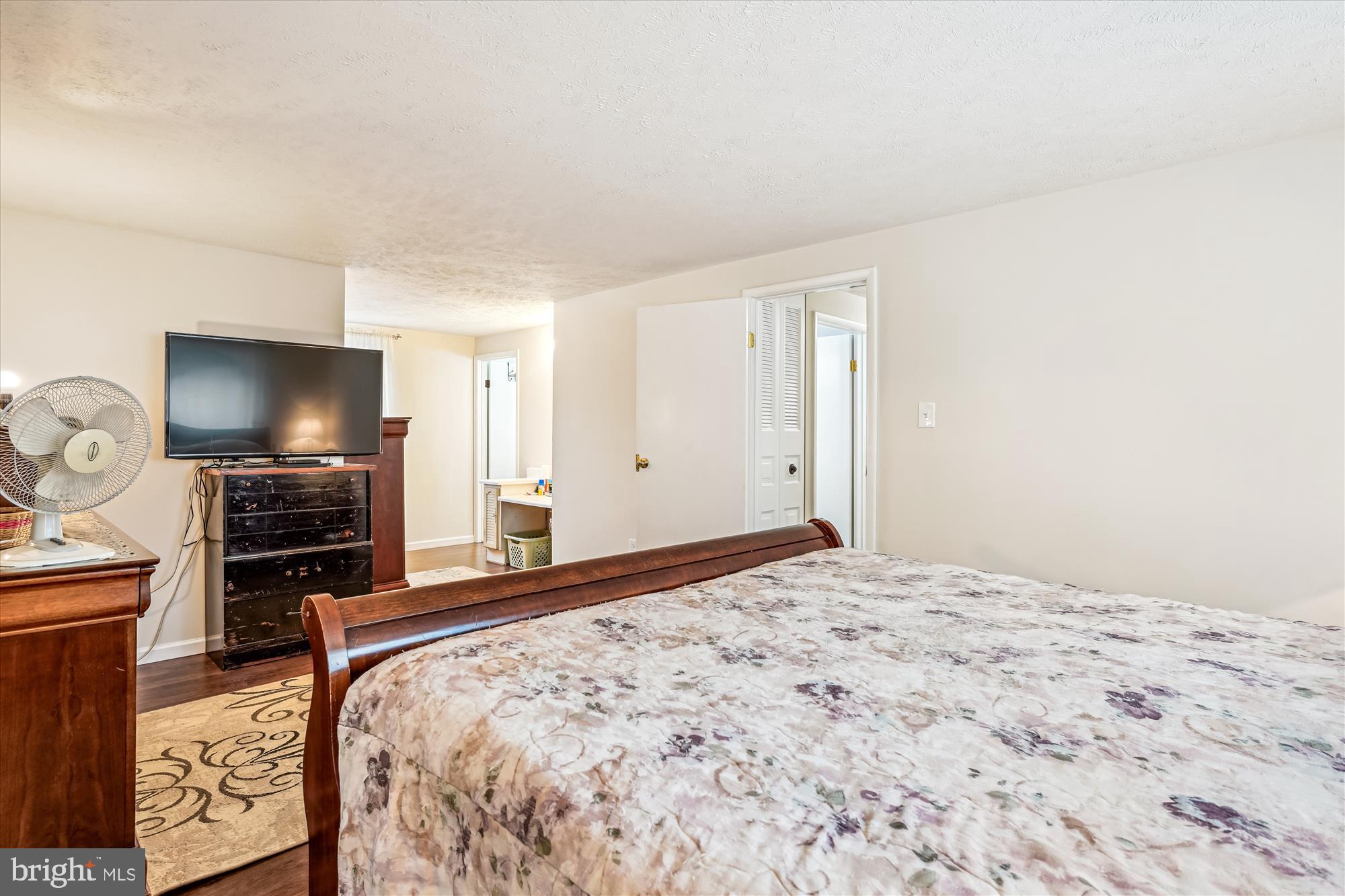 QUINCE ORCHARD MANOR - Residential