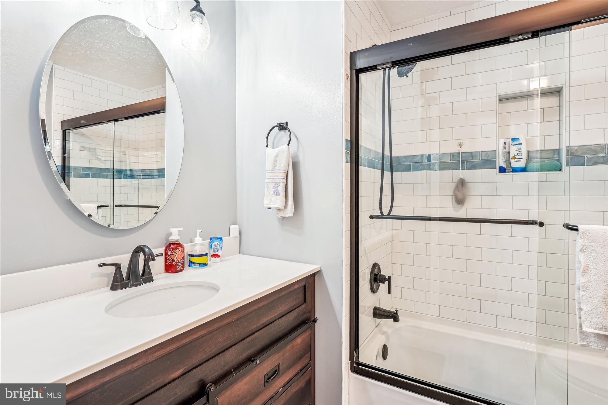 QUINCE ORCHARD MANOR - Residential