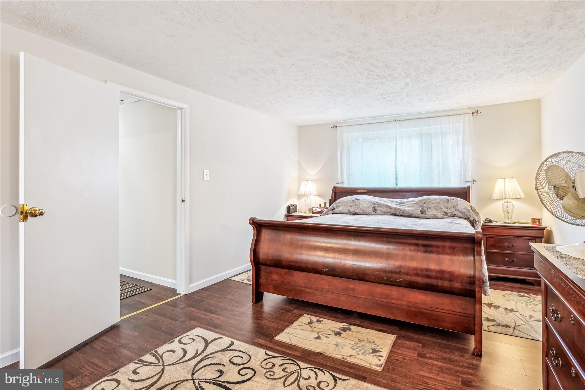 QUINCE ORCHARD MANOR - Residential