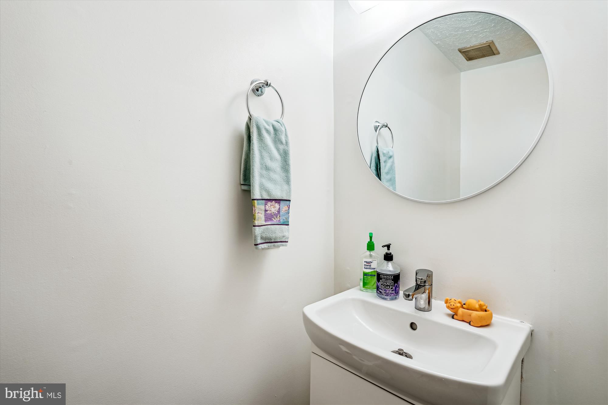 QUINCE ORCHARD MANOR - Residential