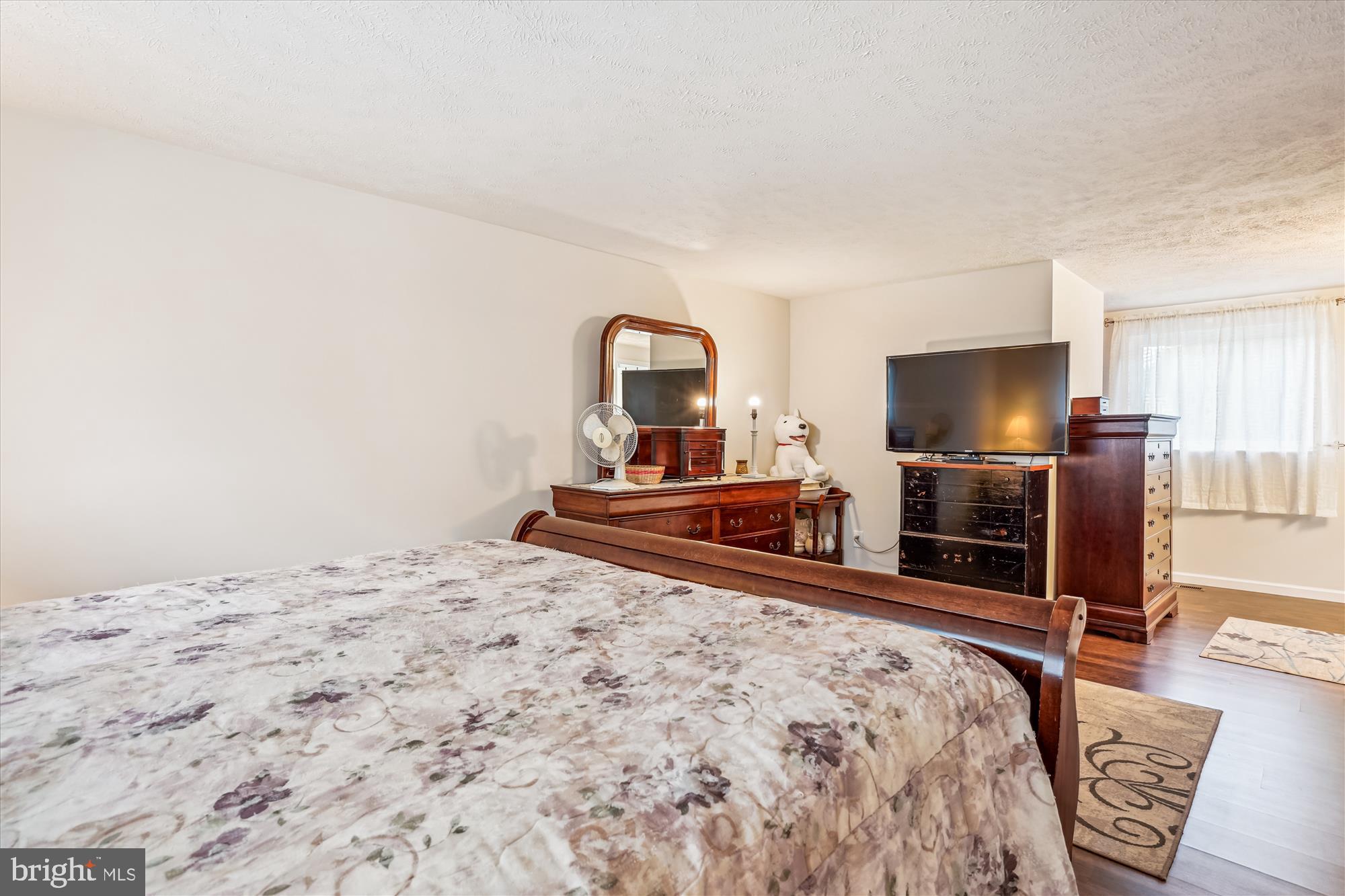 QUINCE ORCHARD MANOR - Residential